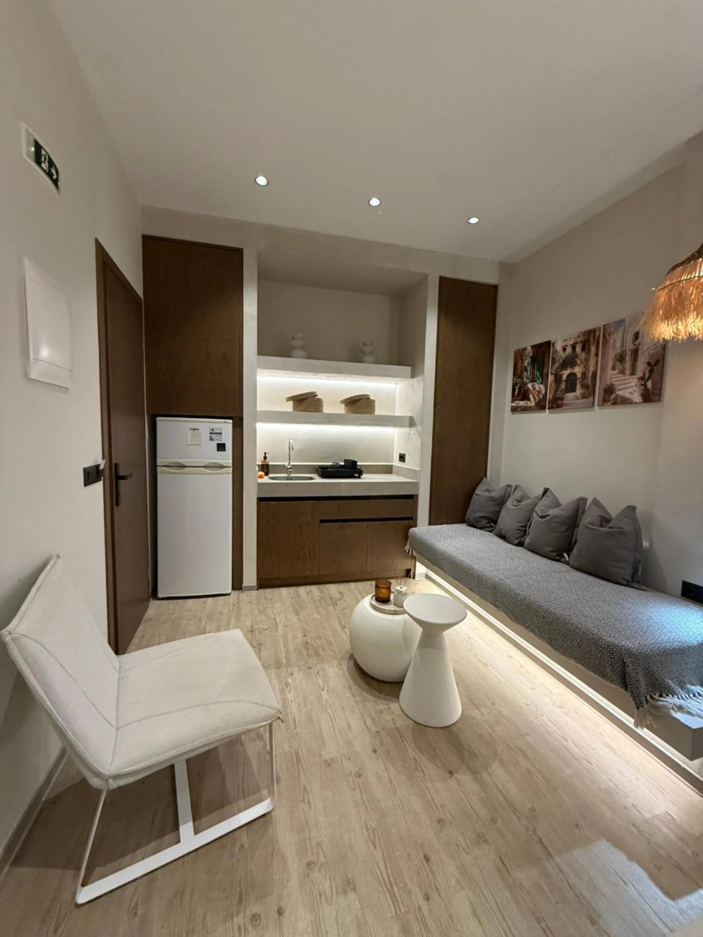 Erasmia Beachside Suites