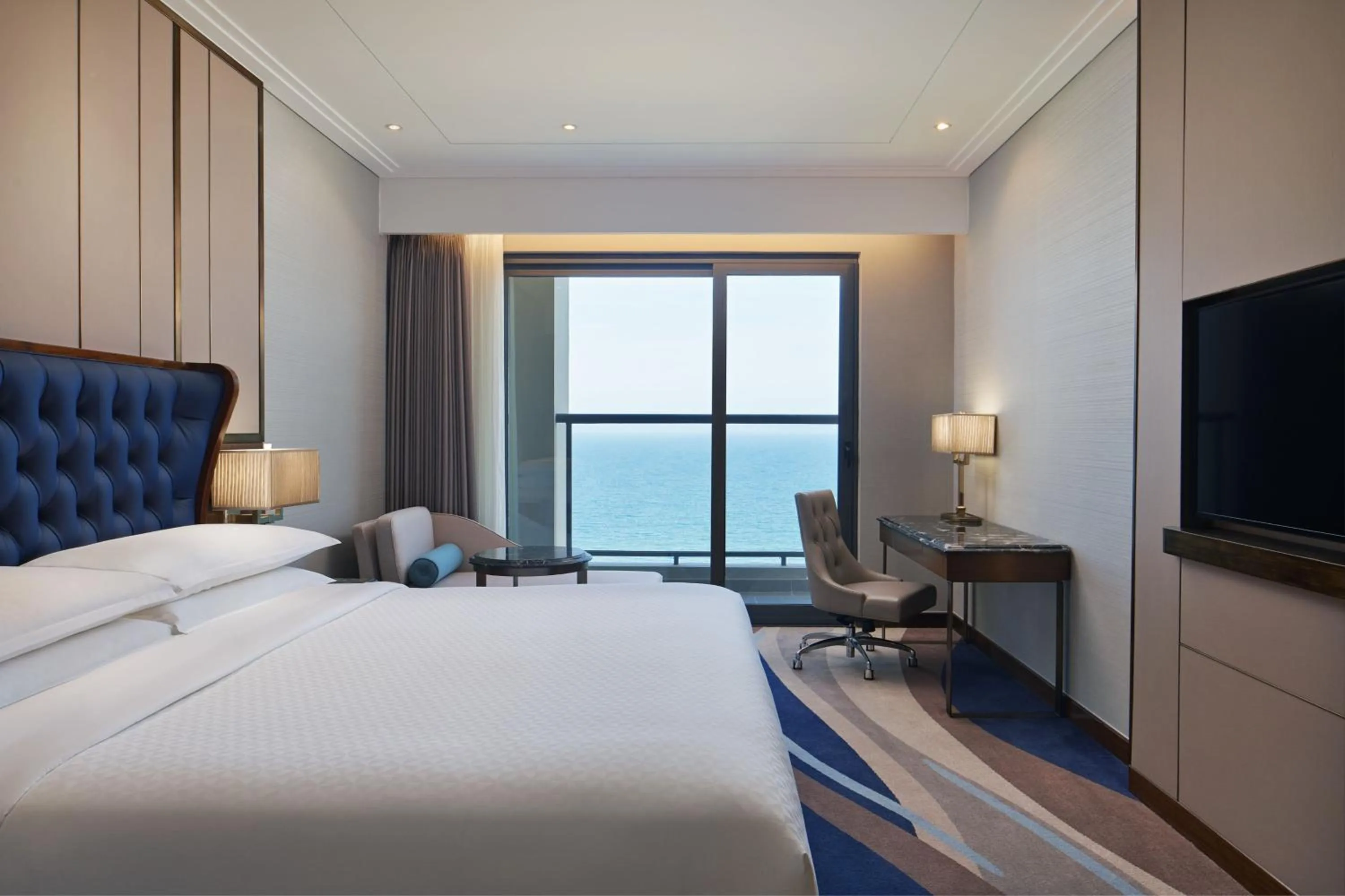 Bedroom, Bed in Four Points by Sheraton Danang