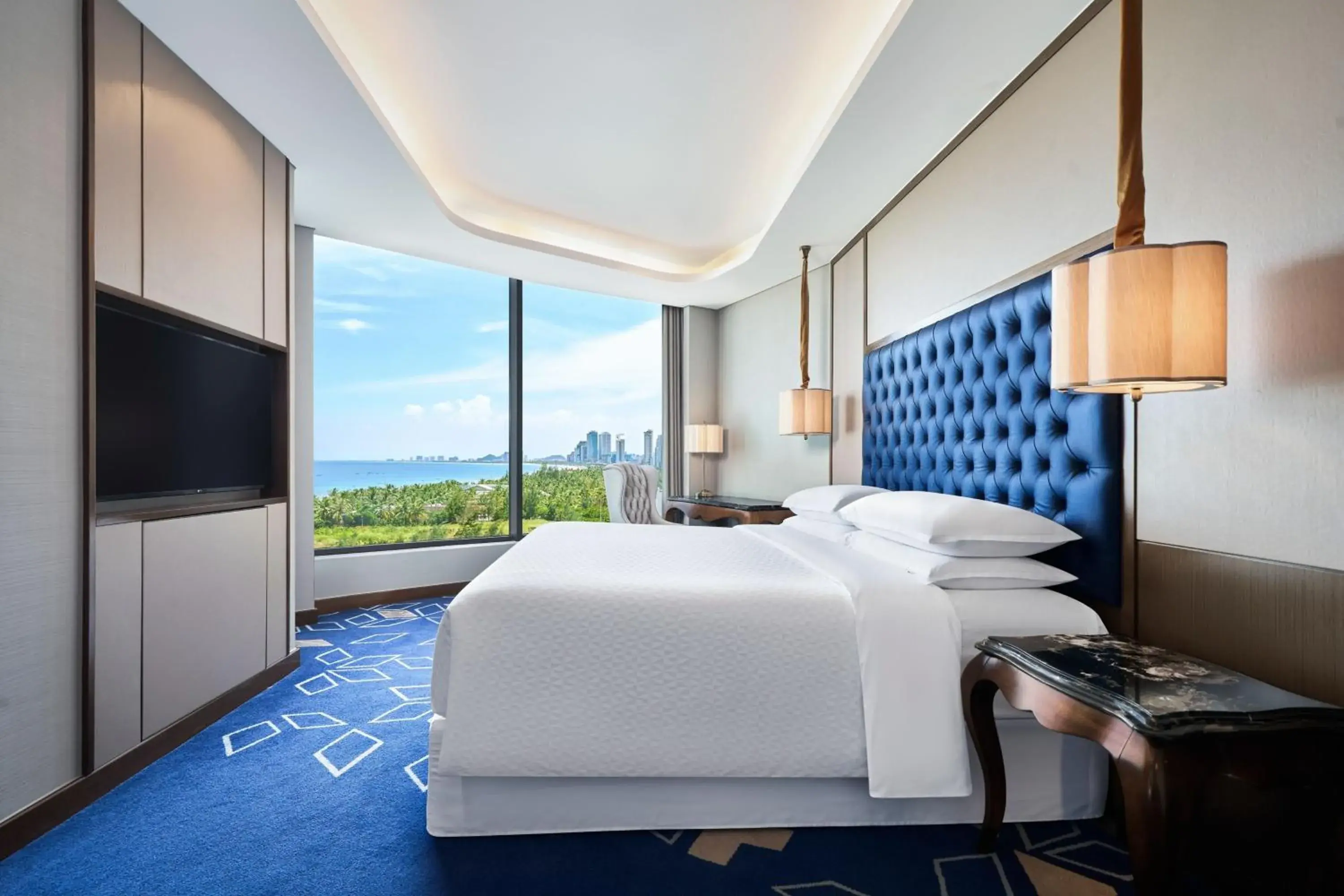 Corner Suites, 1 Bedroom Suite, 1 King, Ocean view, Balcony in Four Points by Sheraton Danang Corner Suites, 1 Bedroom Suite, 1 King, Ocean view, Balcony in Four Points by Sheraton Danang