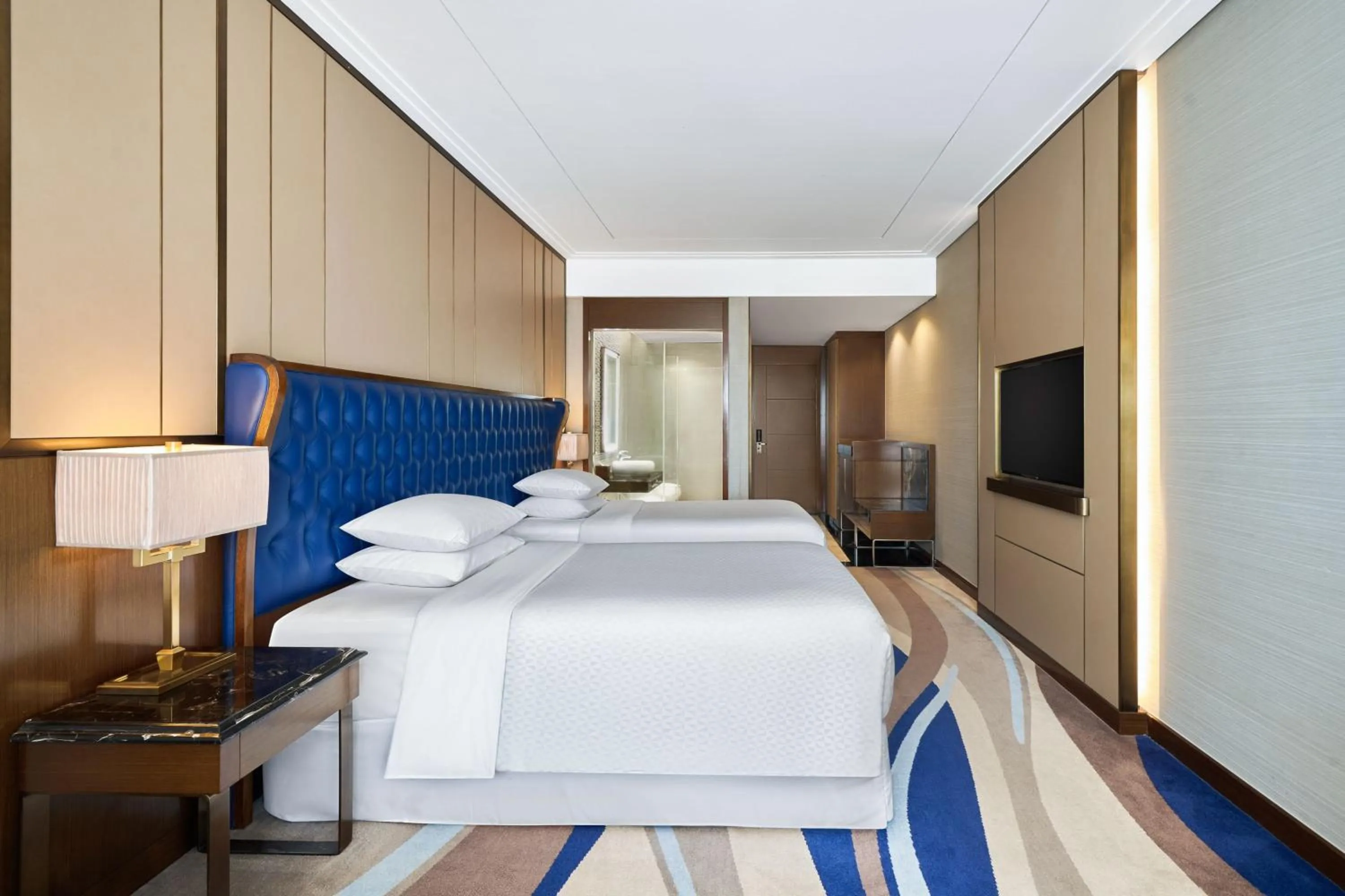 Photo of the whole room, Bed in Four Points by Sheraton Danang