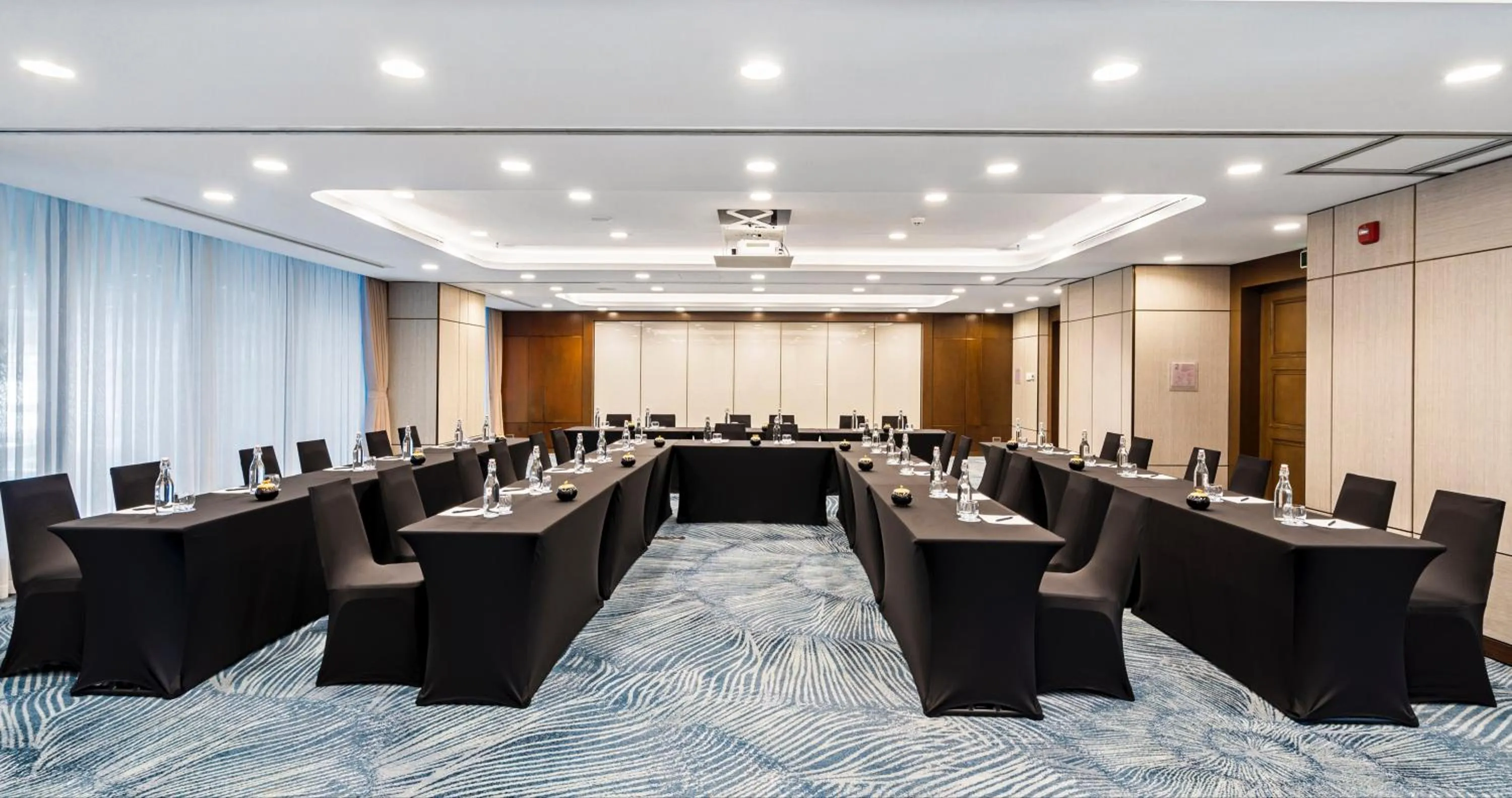 Meeting/conference room in Four Points by Sheraton Danang