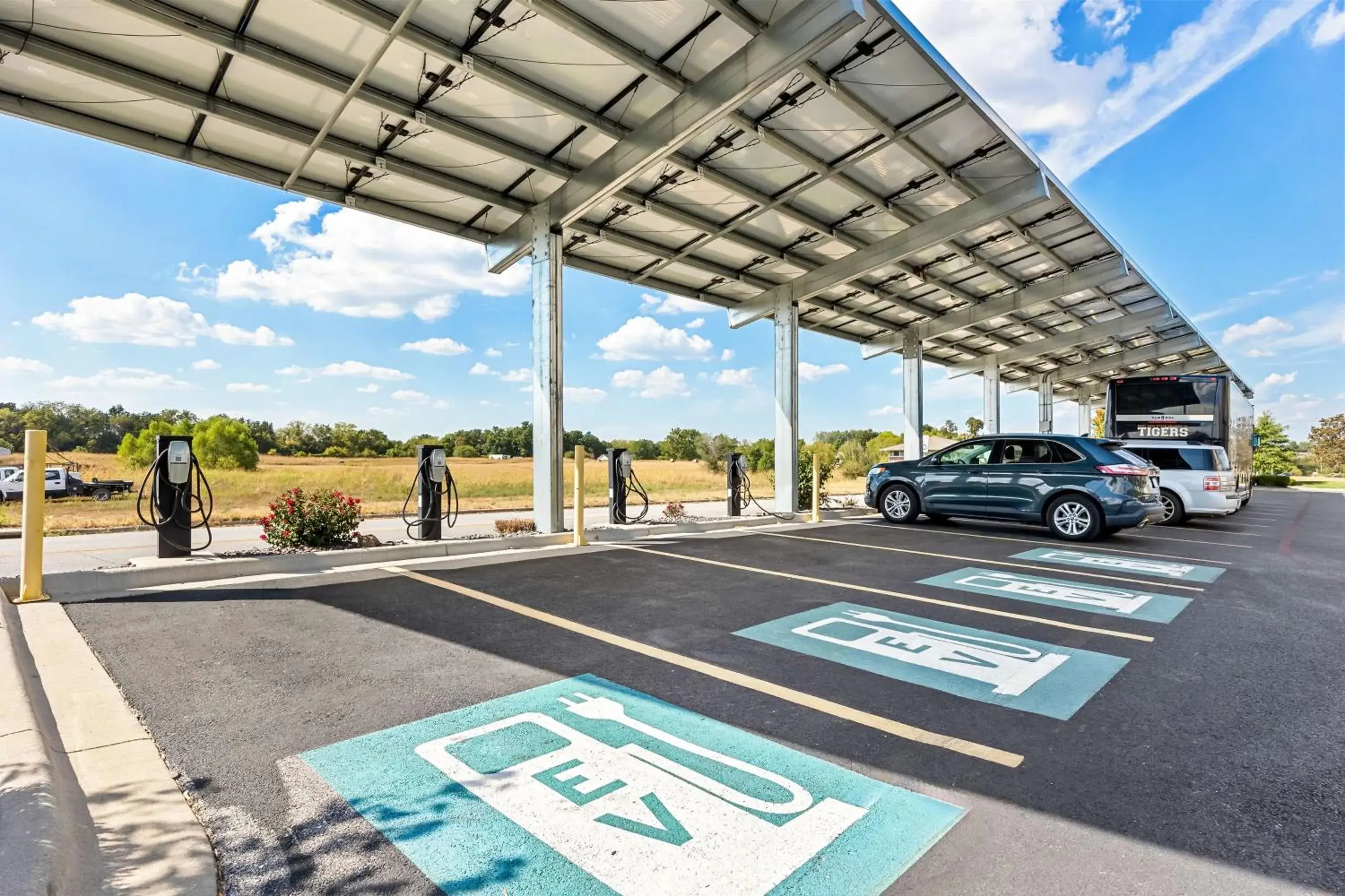 Property building in Best Western Plus Bolivar Hotel & Suites Property building in Best Western Plus Bolivar Hotel & Suites