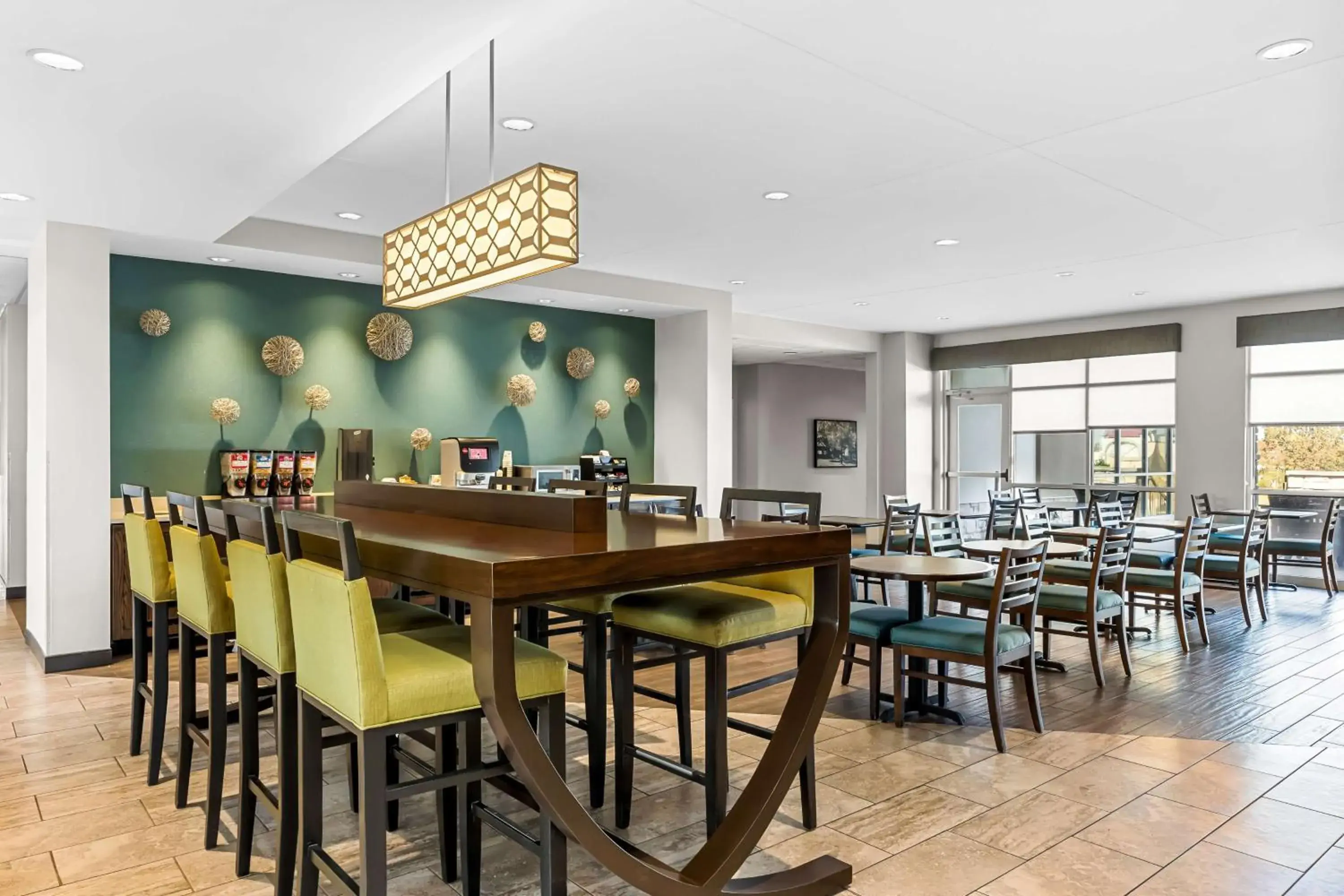 Breakfast in Best Western Plus Bolivar Hotel & Suites Breakfast in Best Western Plus Bolivar Hotel & Suites