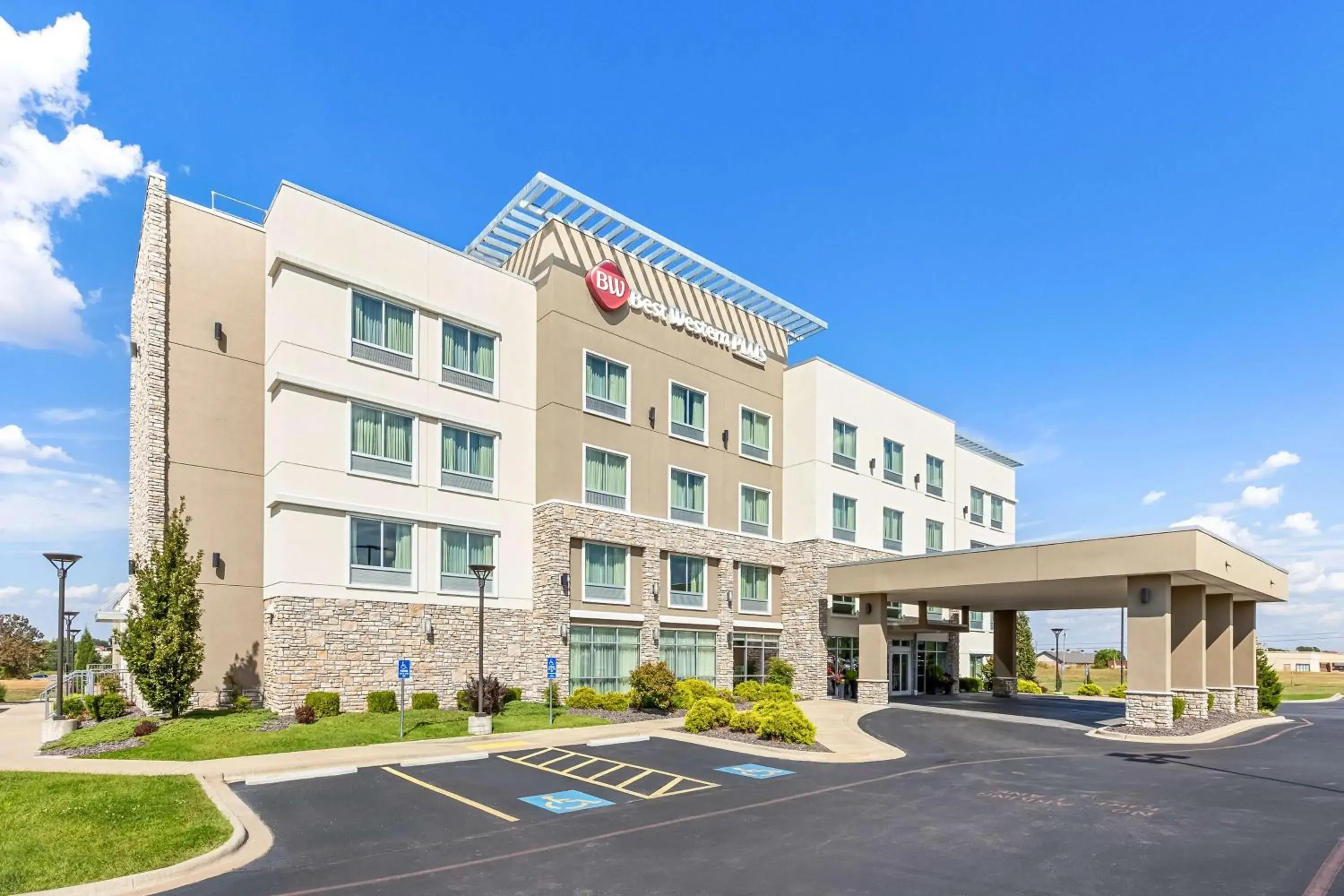 Property building in Best Western Plus Bolivar Hotel & Suites Property building in Best Western Plus Bolivar Hotel & Suites