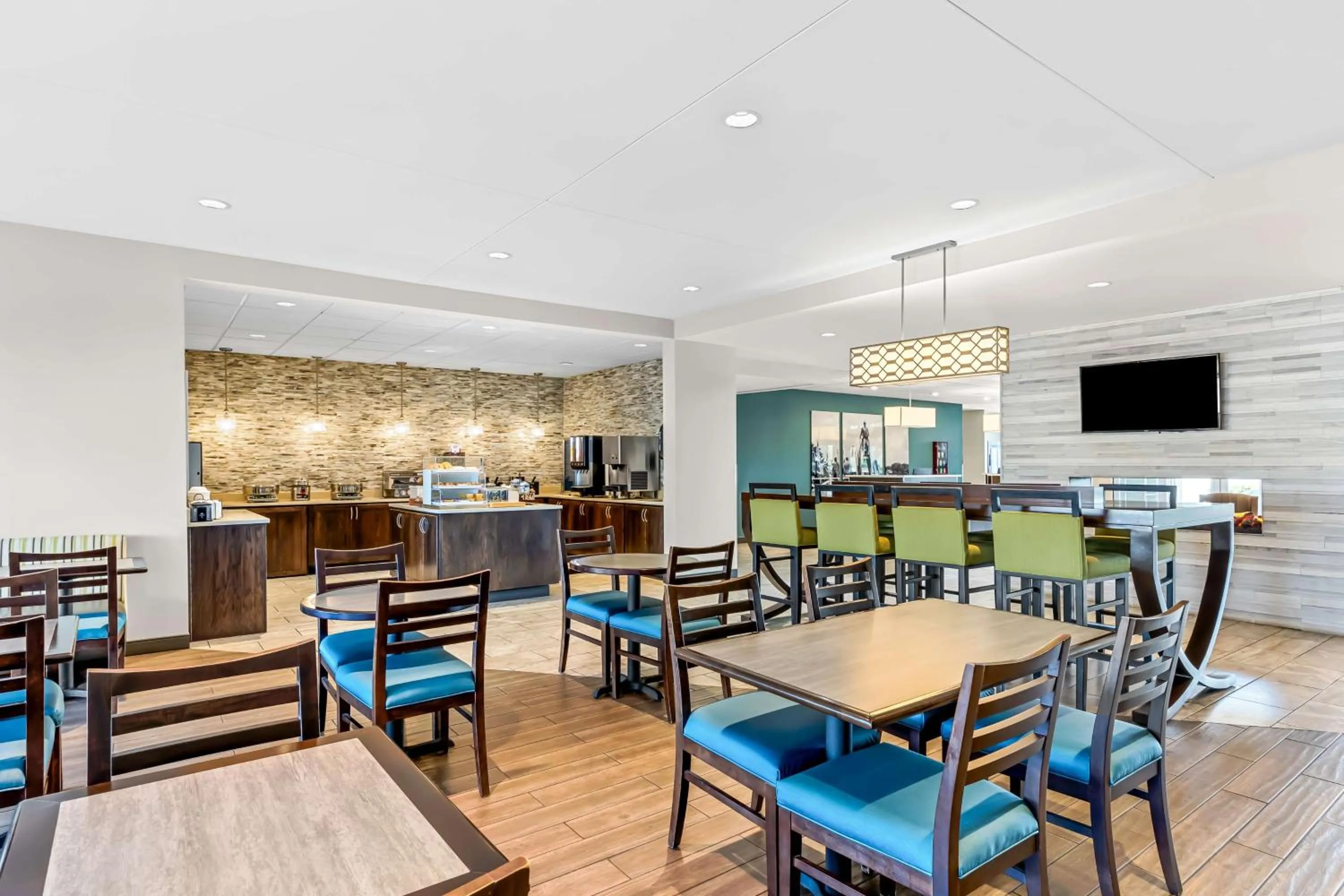 Breakfast in Best Western Plus Bolivar Hotel & Suites