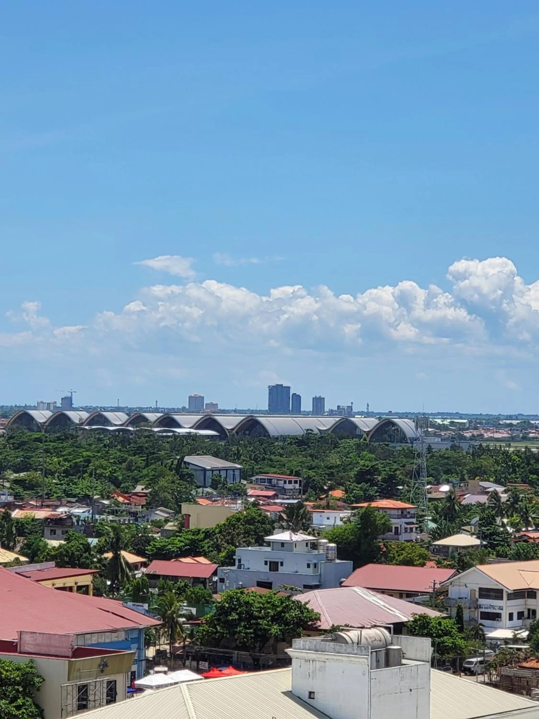 City view in Sempre Premier Inn - MACTAN AIRPORT HOTEL