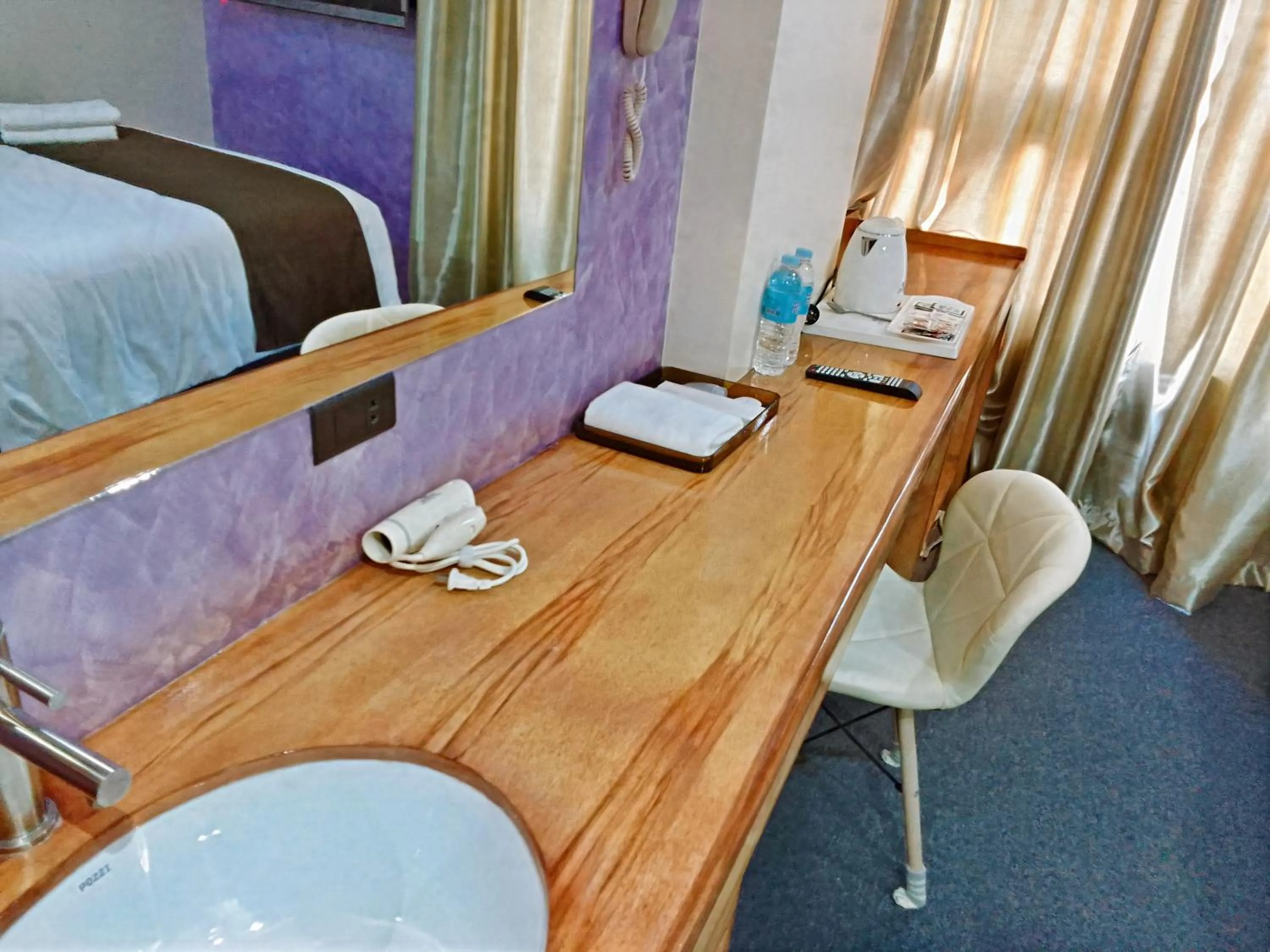 Seating area, Bed in Sempre Premier Inn - MACTAN AIRPORT HOTEL