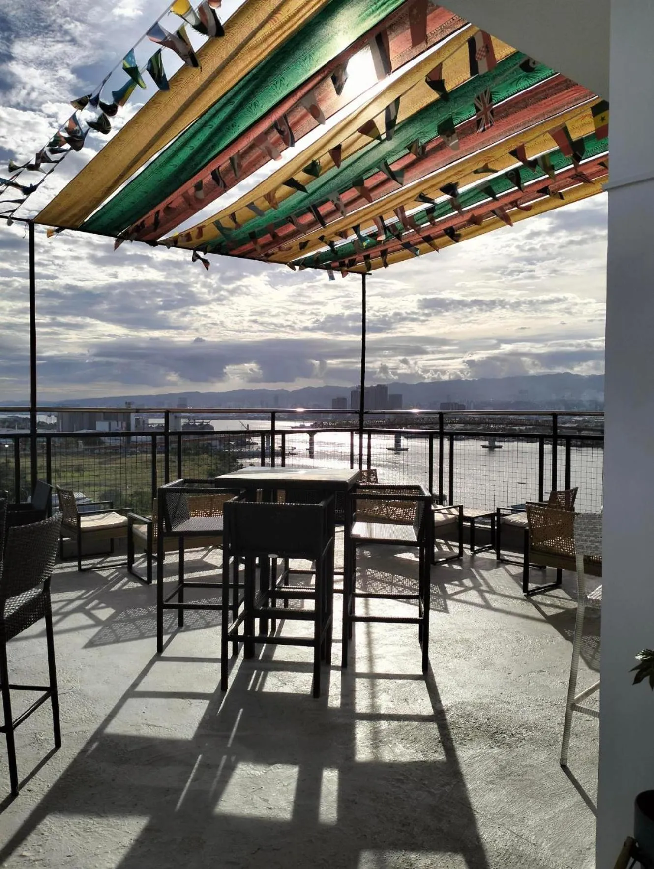 Restaurant/places to eat in Sempre Premier Inn - MACTAN AIRPORT HOTEL