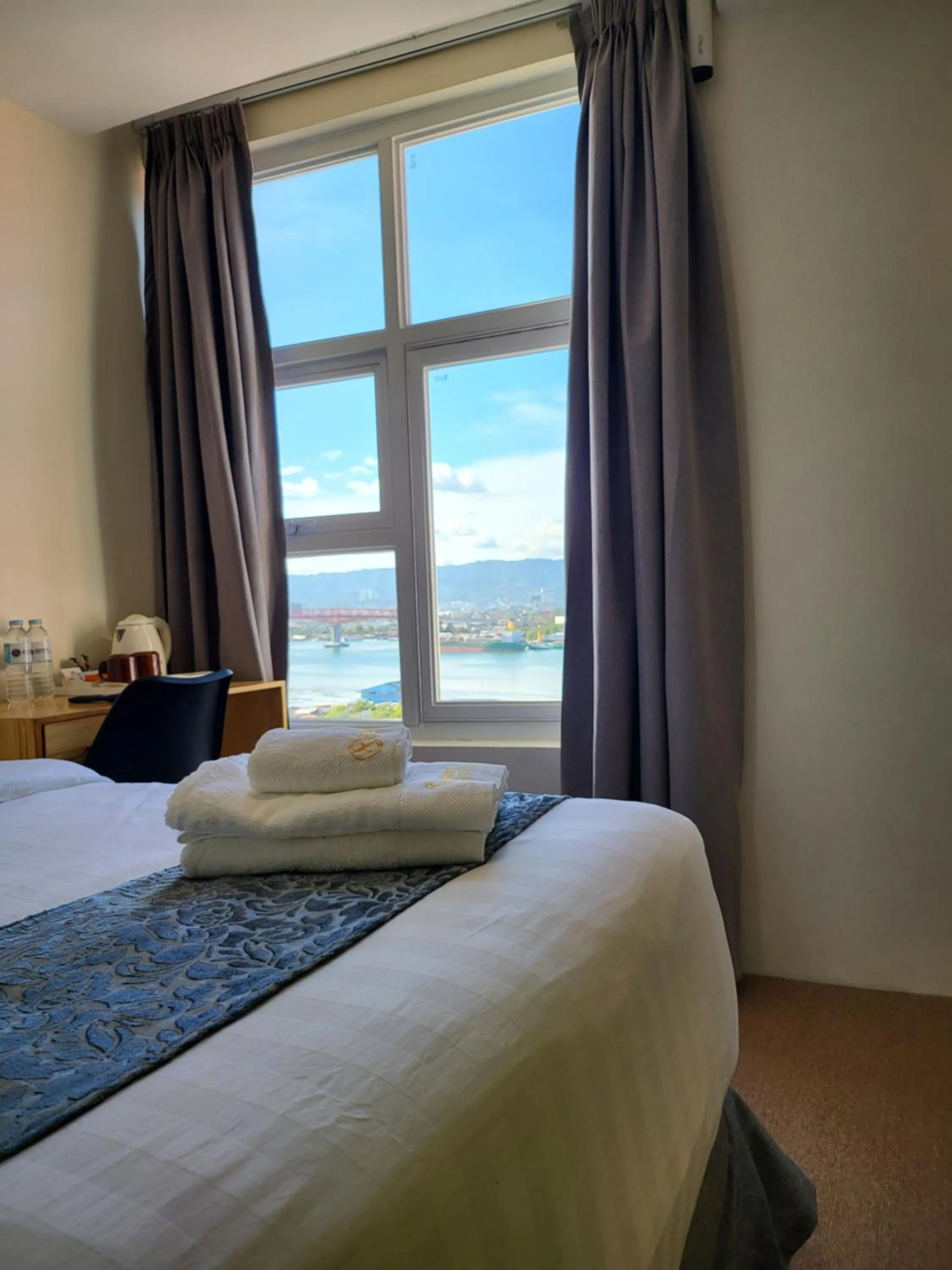 Bedroom, Bed in Sempre Premier Inn - MACTAN AIRPORT HOTEL