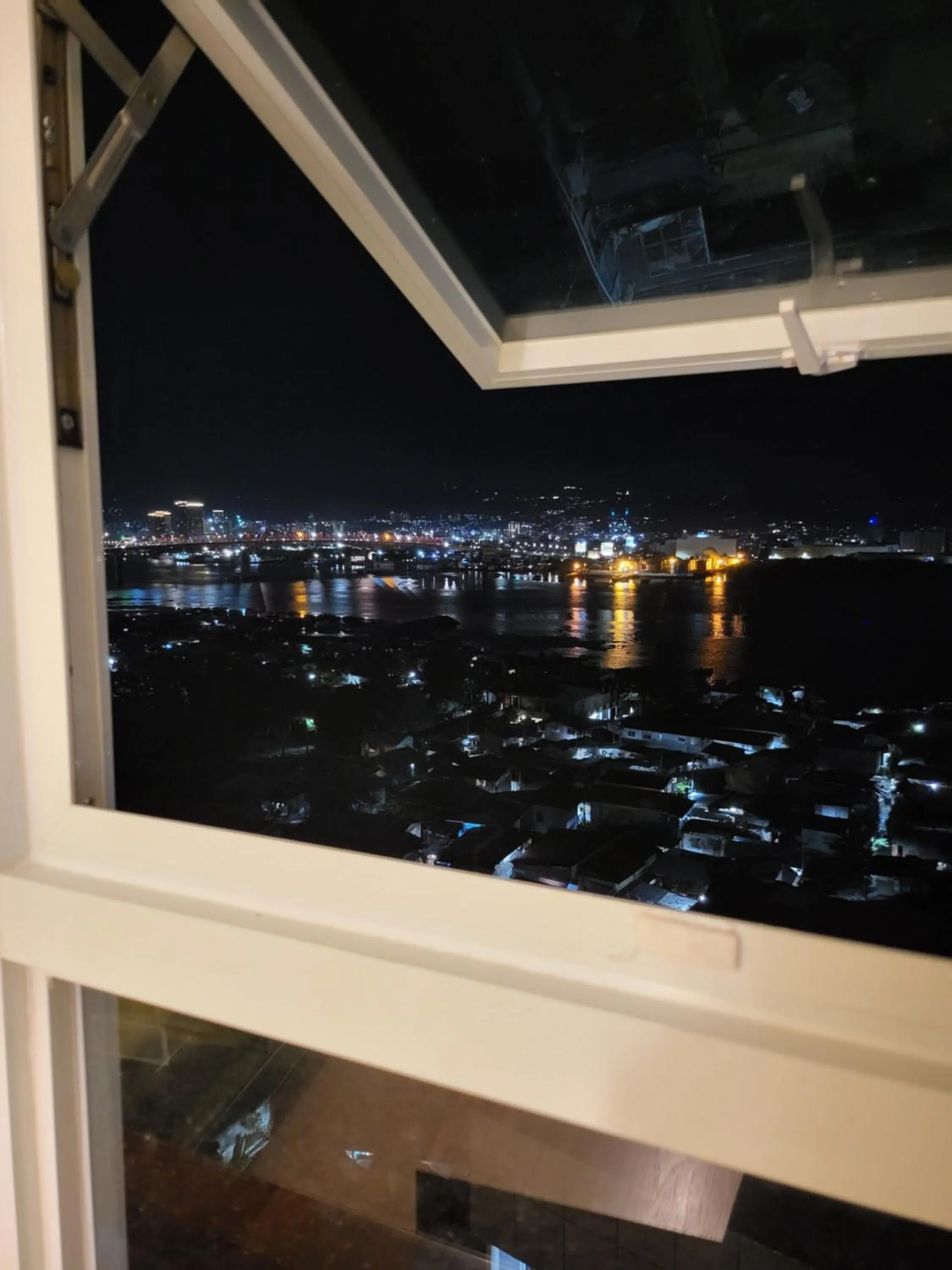 Sea view in Sempre Premier Inn - MACTAN AIRPORT HOTEL