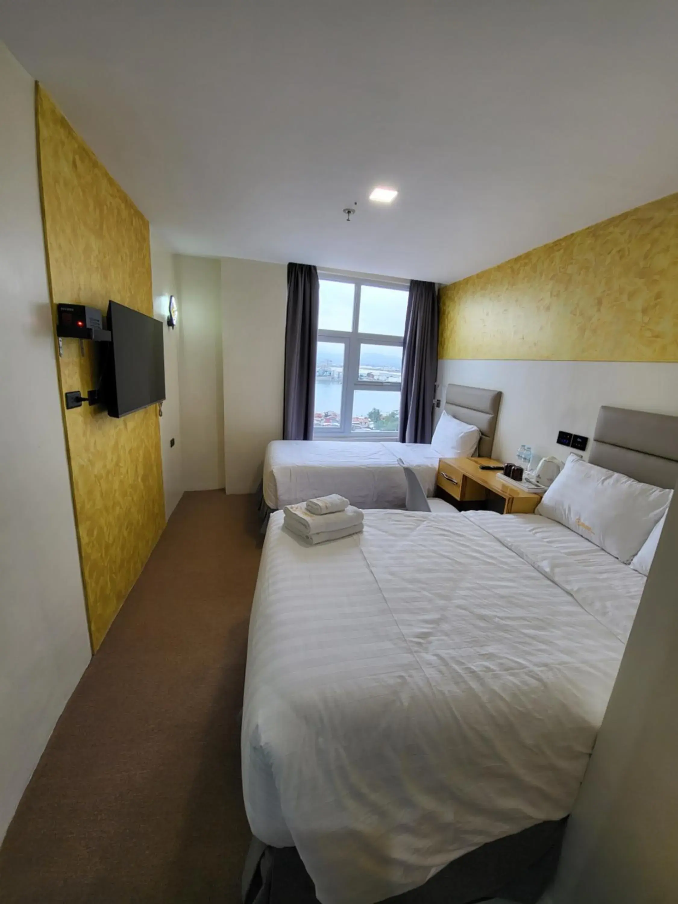 Premier Deluxe Double or Twin Room with Sea View and Free Airport Transfer in Sempre Premier Inn - MACTAN AIRPORT HOTEL Premier Deluxe Double or Twin Room with Sea View and Free Airport Transfer in Sempre Premier Inn - MACTAN AIRPORT HOTEL