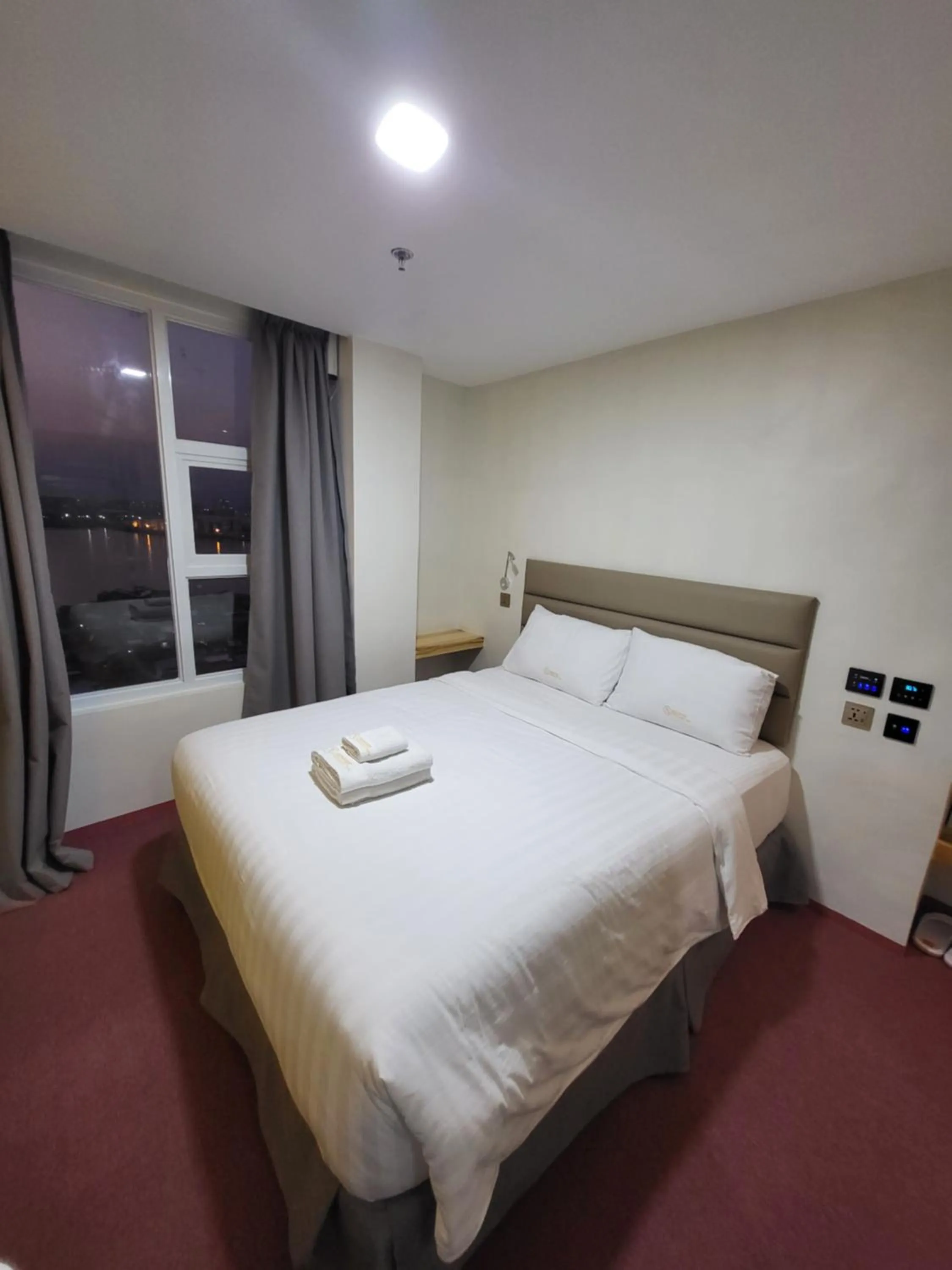 Bedroom, Bed in Sempre Premier Inn - MACTAN AIRPORT HOTEL