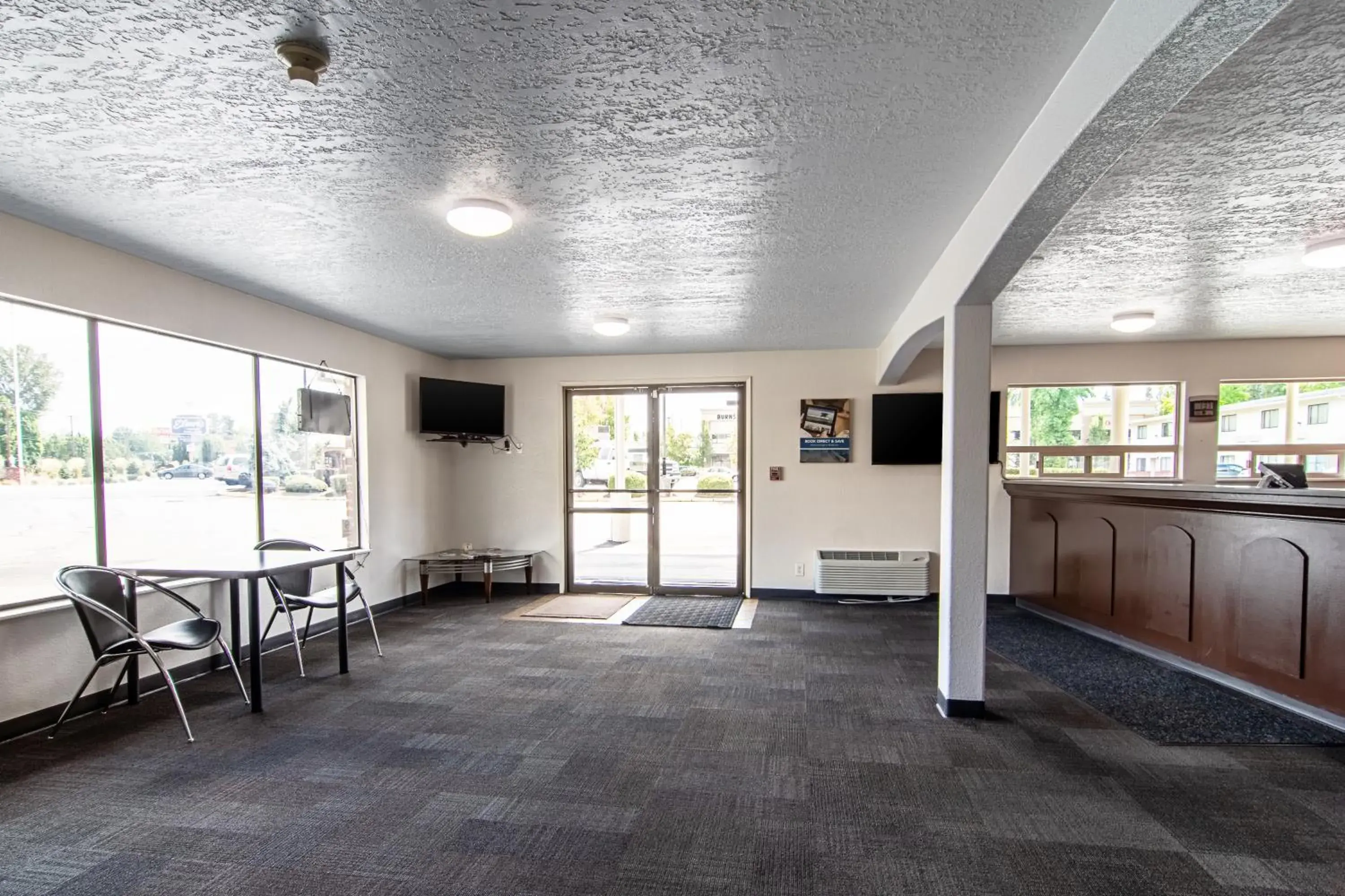 Lobby or reception in Motel 6-Gresham, OR - Portland Lobby or reception in Motel 6-Gresham, OR - Portland