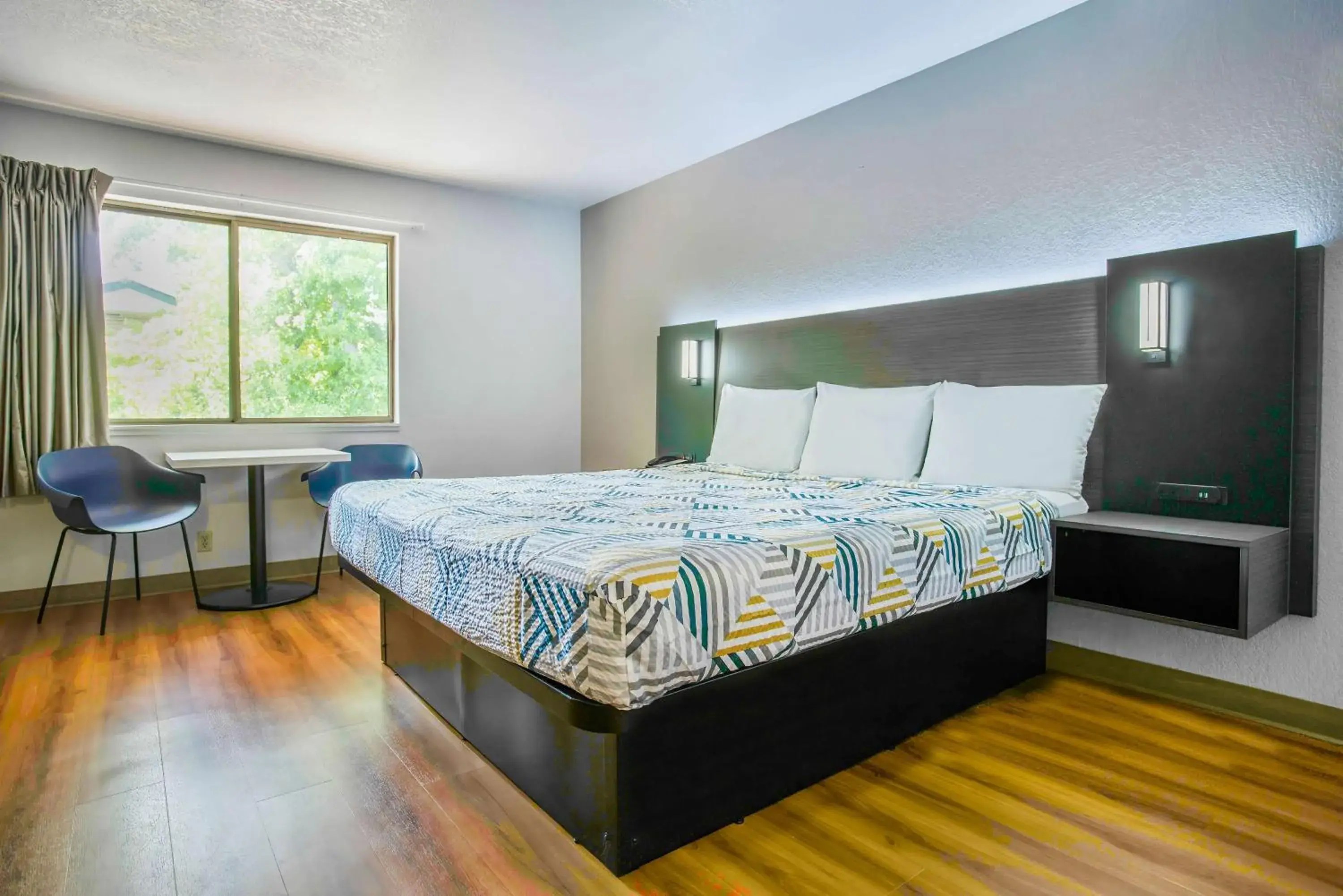 Bedroom, Bed in Motel 6-Gresham, OR - Portland