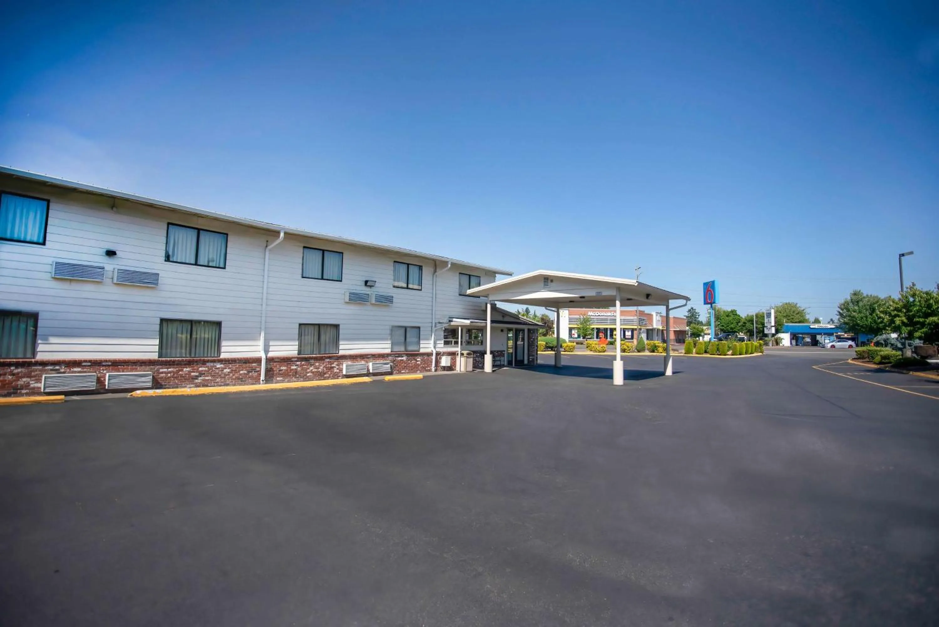 Property building in Motel 6-Gresham, OR - Portland
