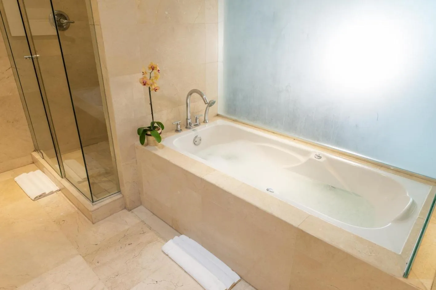 Bath in Hotel El Panama by Faranda Grand, a member of Radisson Individuals