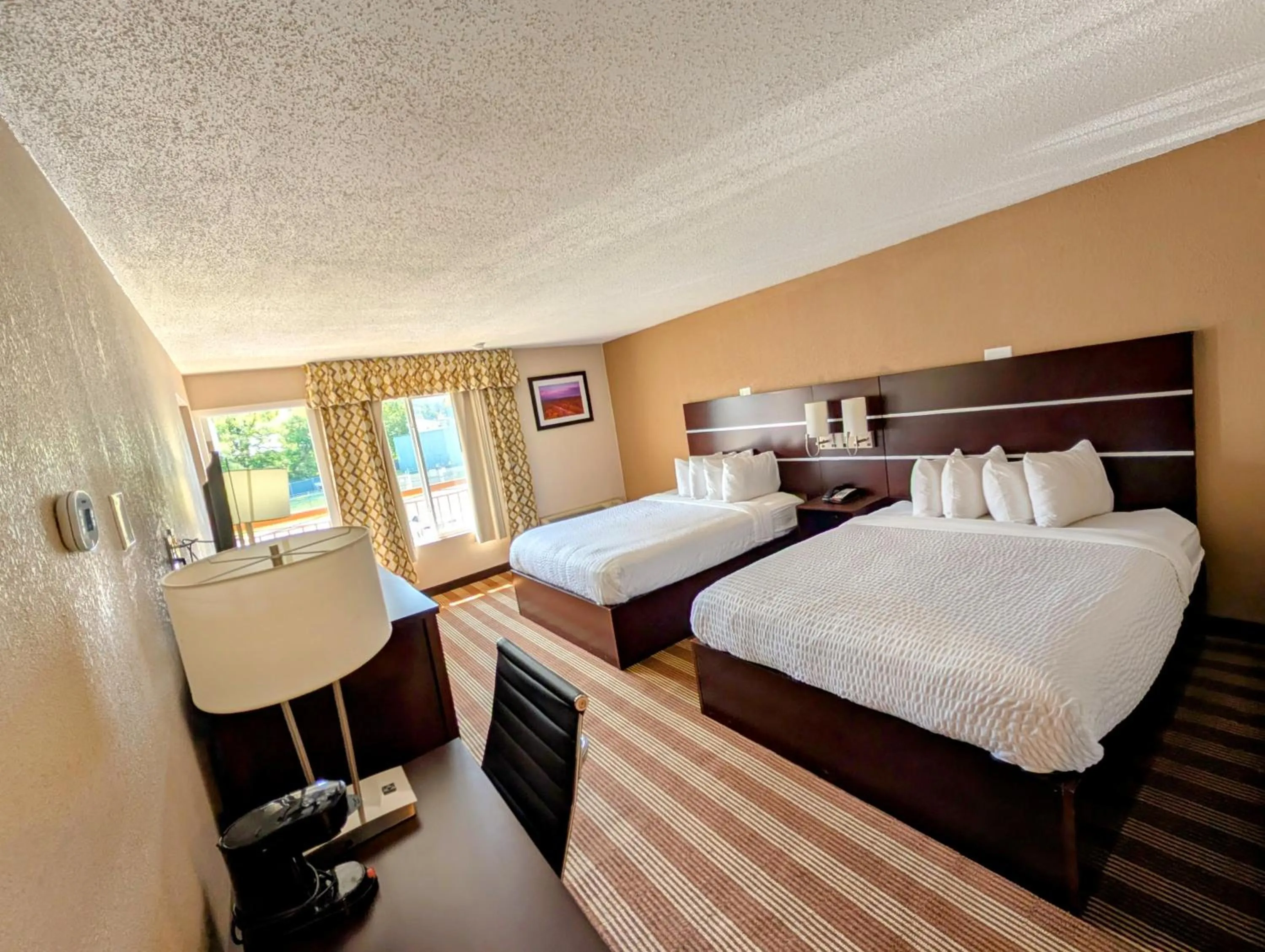 Bed in Pocono Inn & Banquet - Stroudsburg