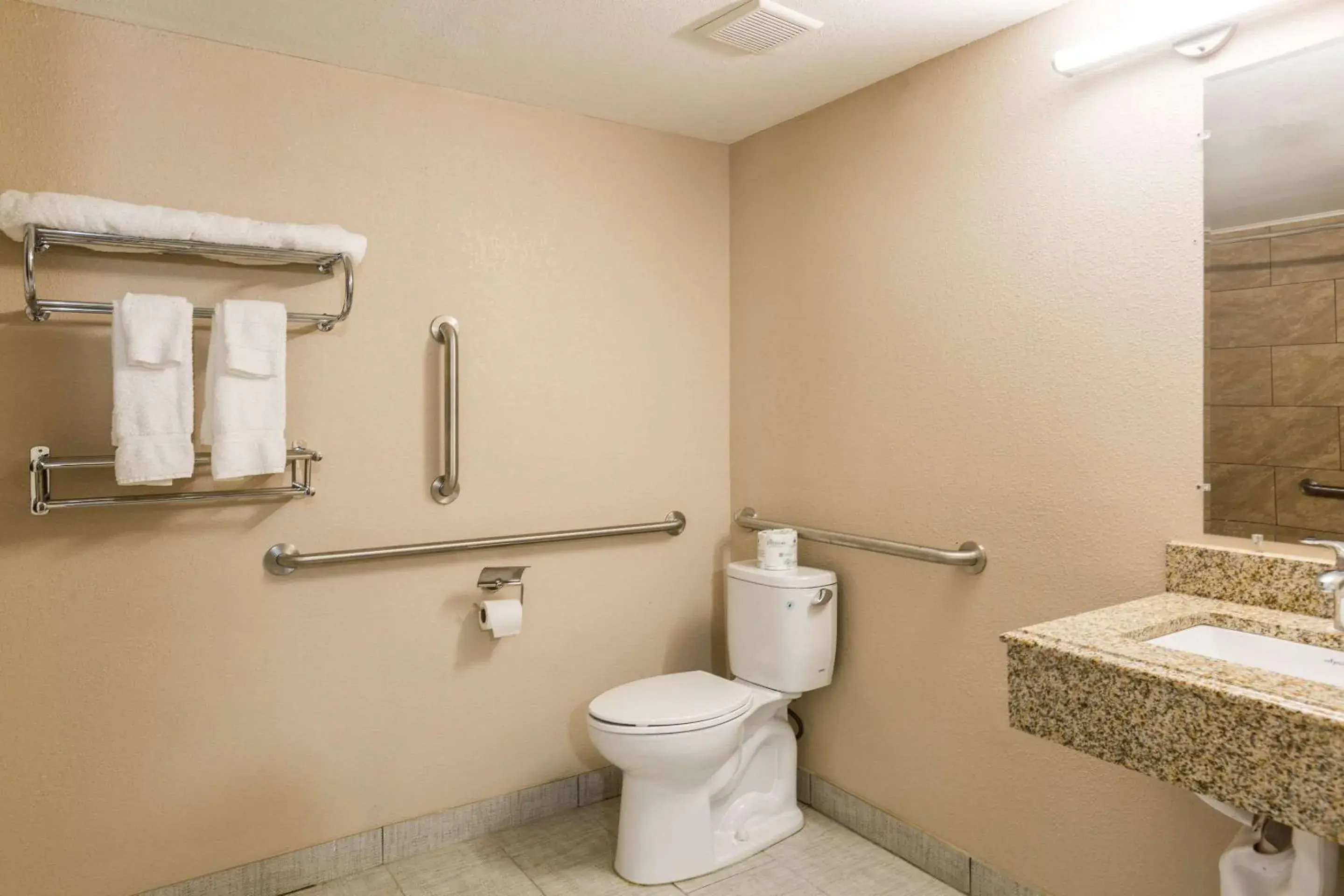 Shower, Bathroom in Clarion Inn & Suites Stroudsburg - Poconos