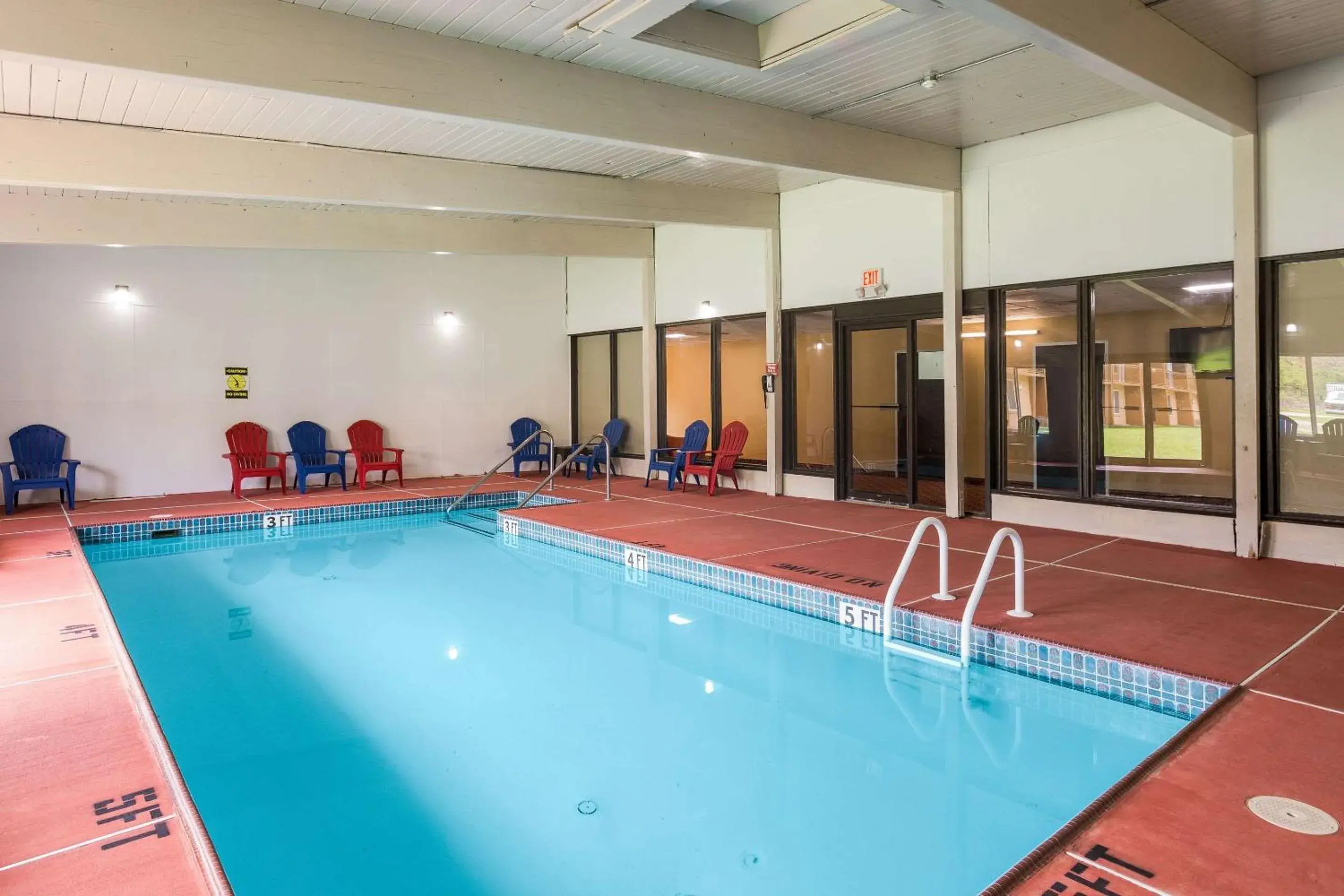 On site, Swimming Pool in Clarion Inn & Suites Stroudsburg - Poconos