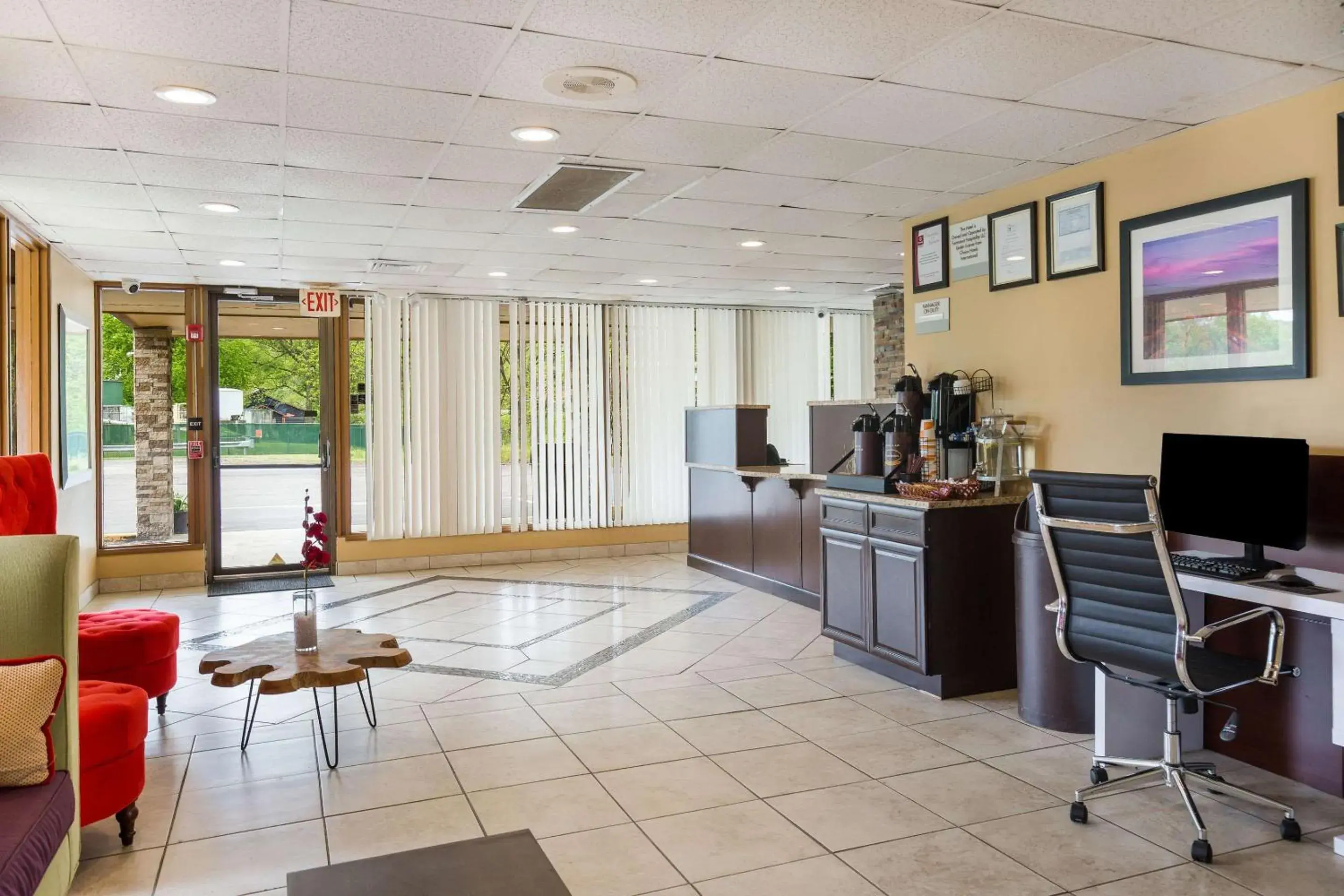 Lobby or reception in Clarion Inn & Suites Stroudsburg - Poconos