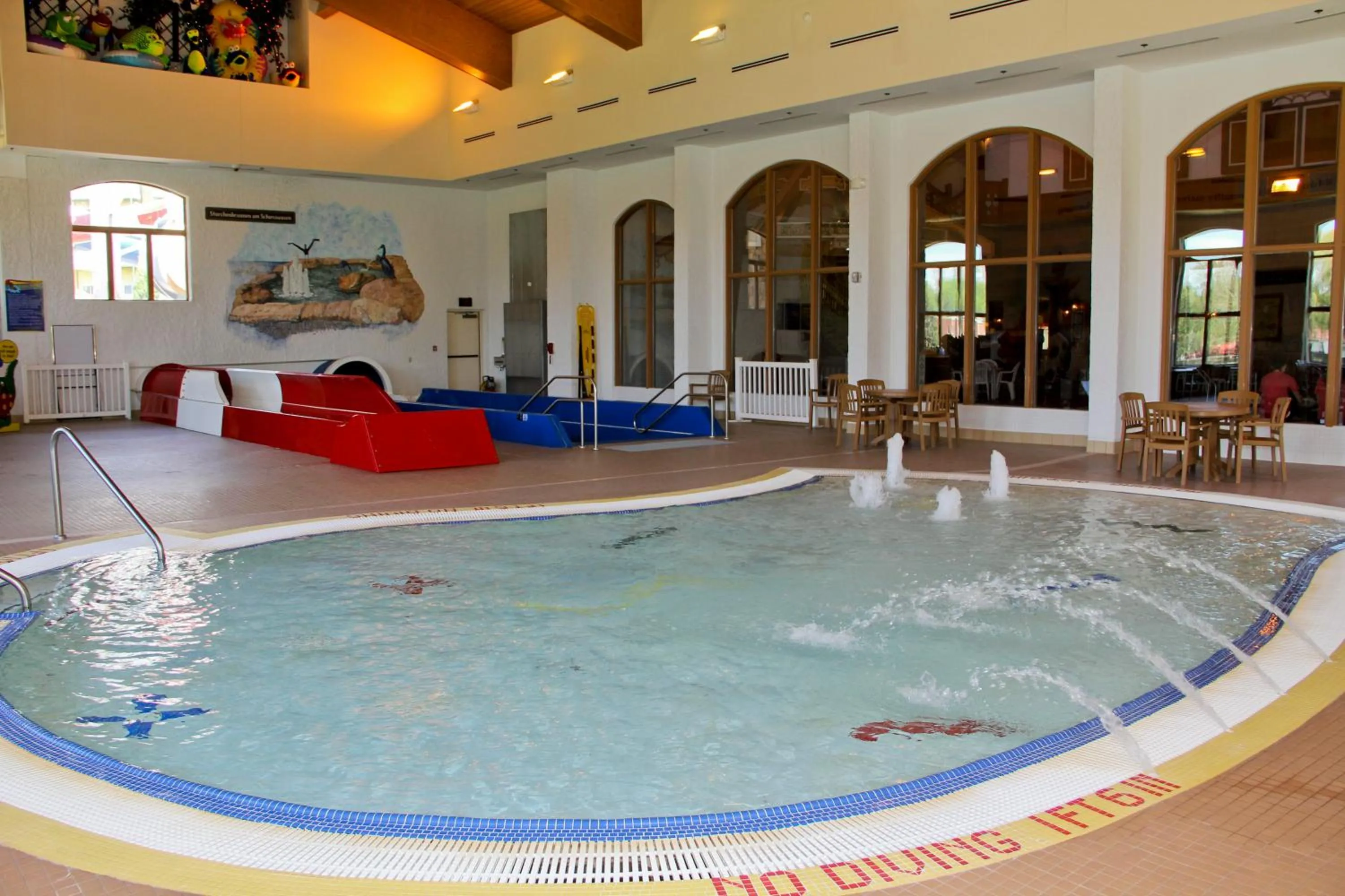 Swimming pool in Bavarian Inn Lodge