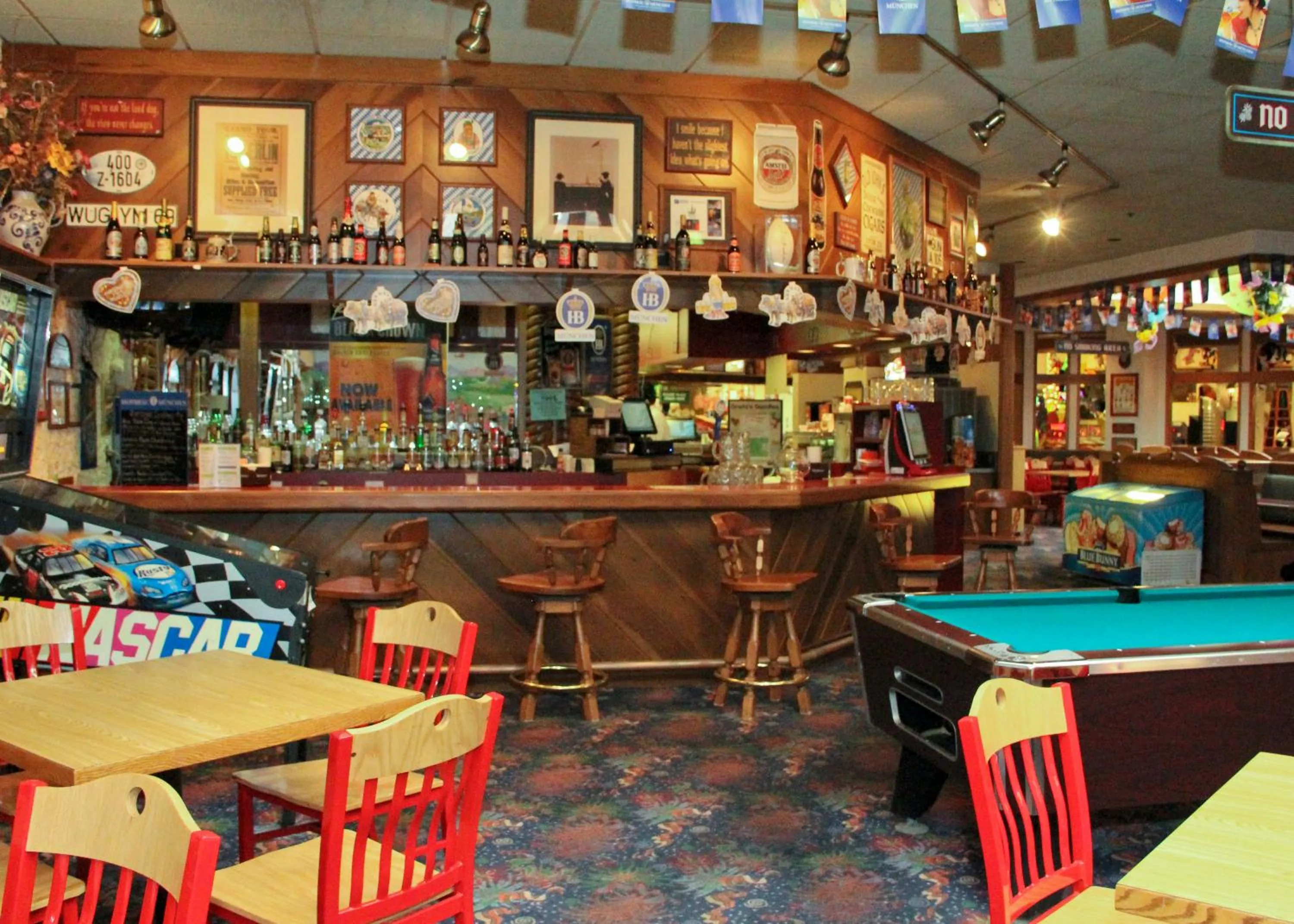 Restaurant/places to eat in Bavarian Inn Lodge