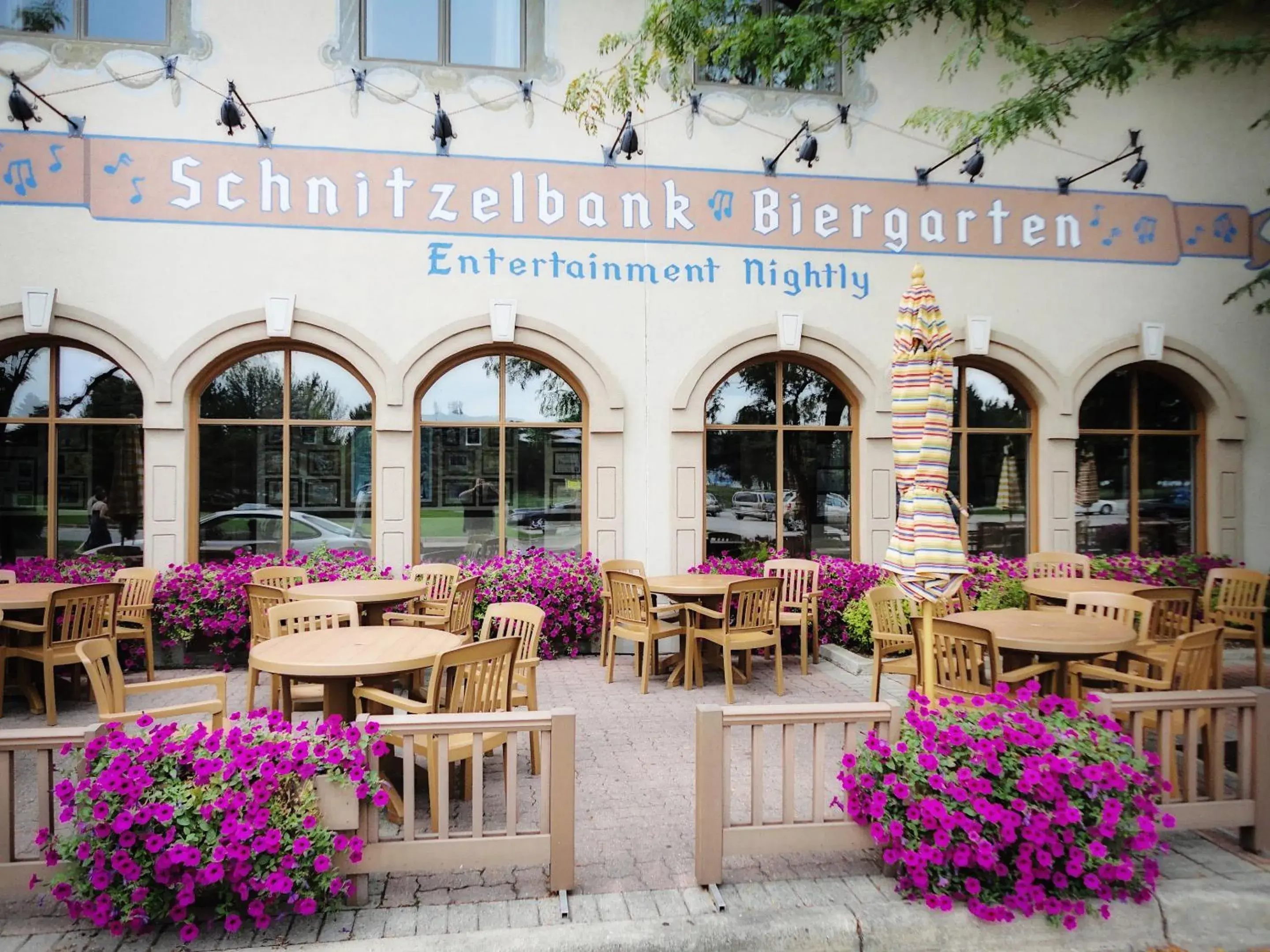 Lounge or bar in Bavarian Inn Lodge Lounge or bar in Bavarian Inn Lodge