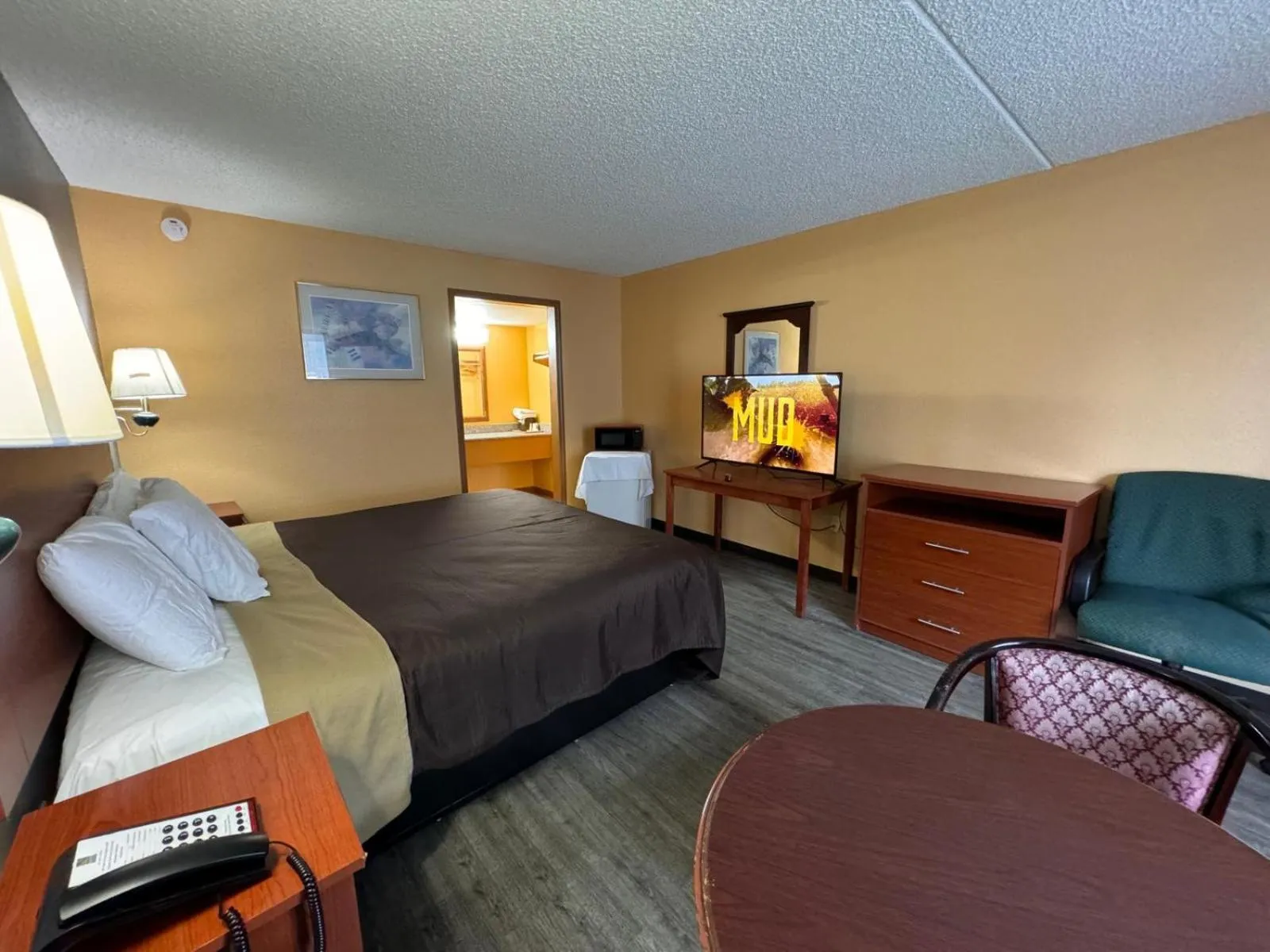 Bed in College Inn Spartanburg