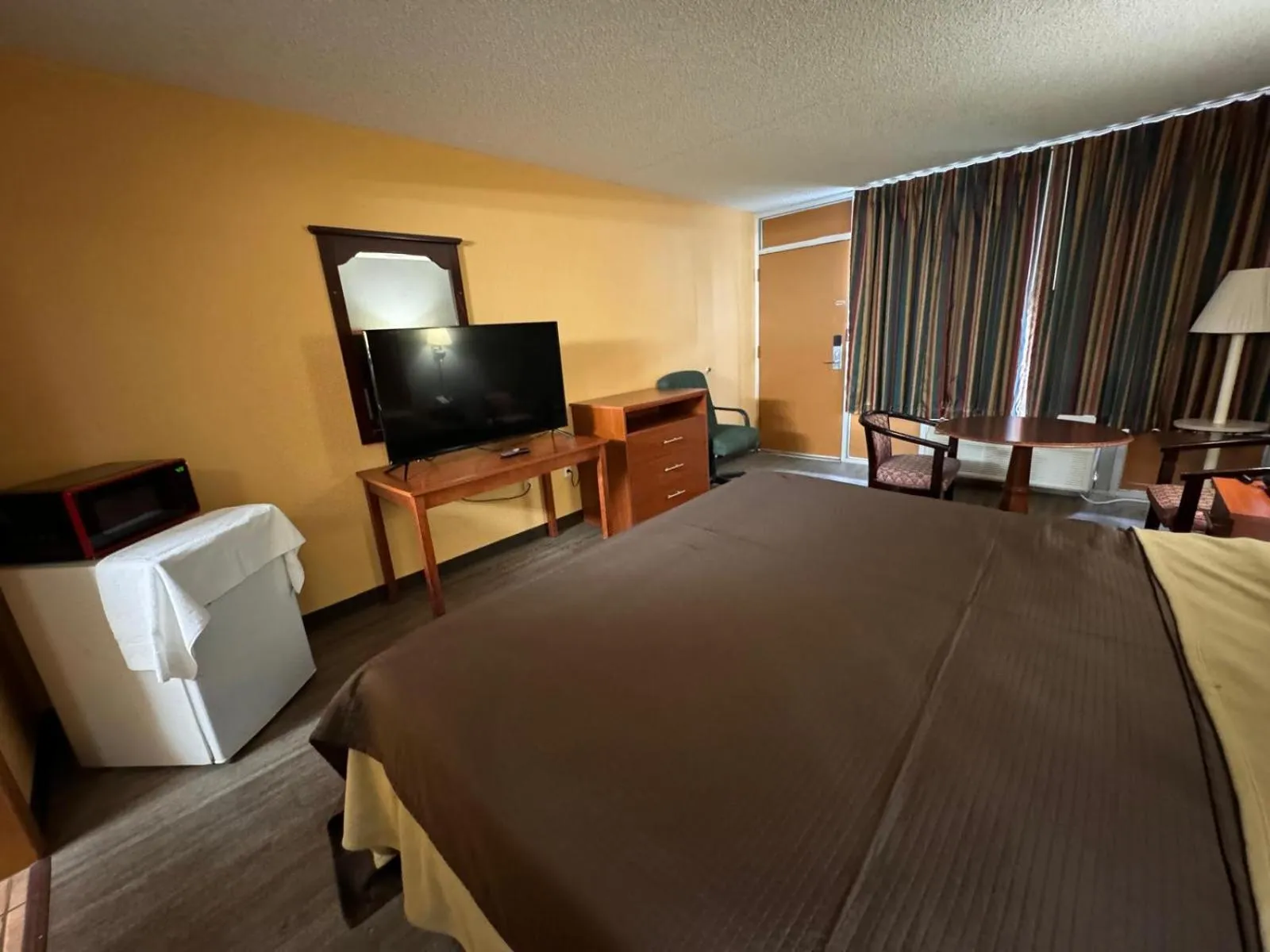 Bed in College Inn Spartanburg