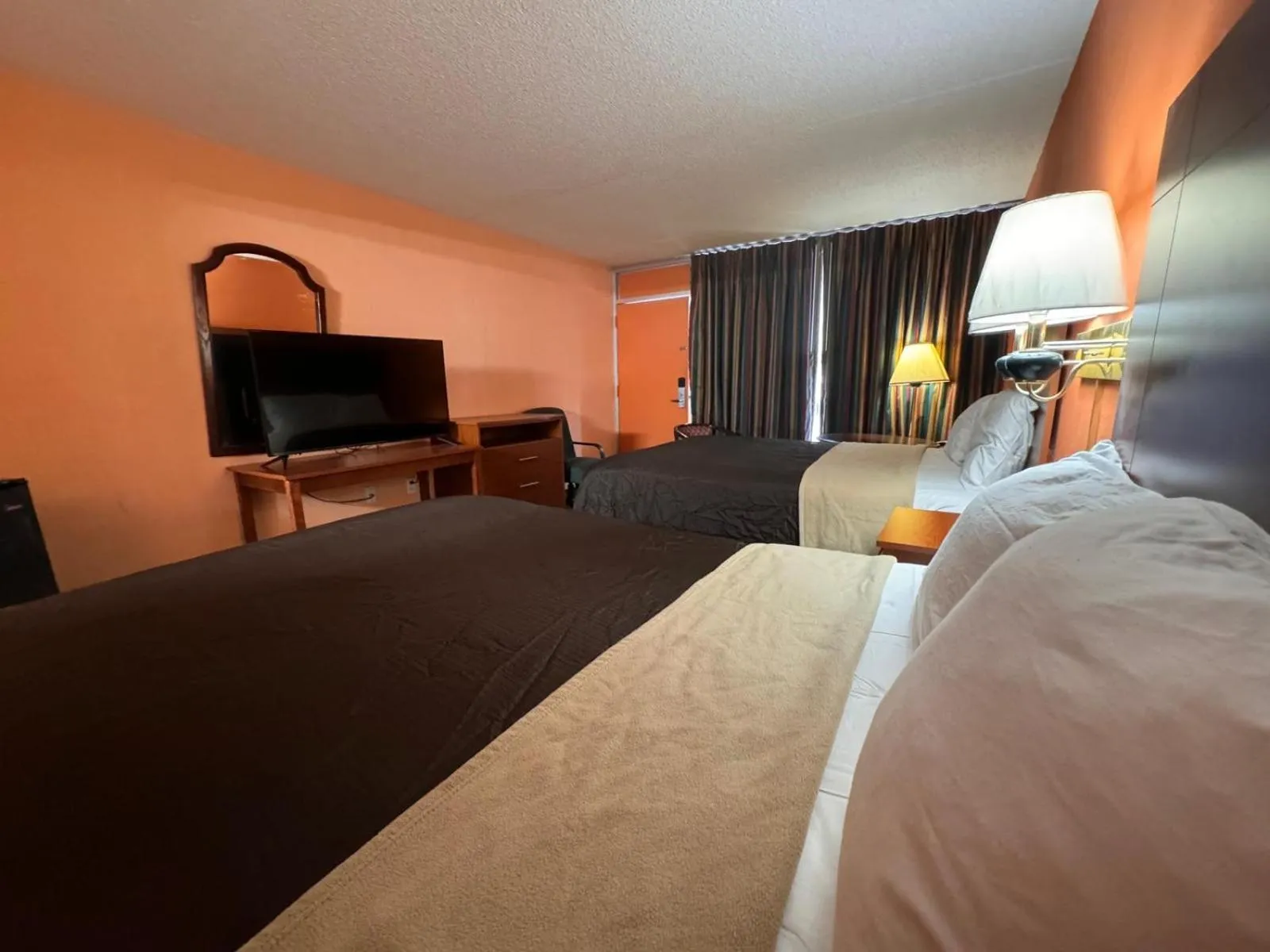 Bedroom, Bed in College Inn Spartanburg