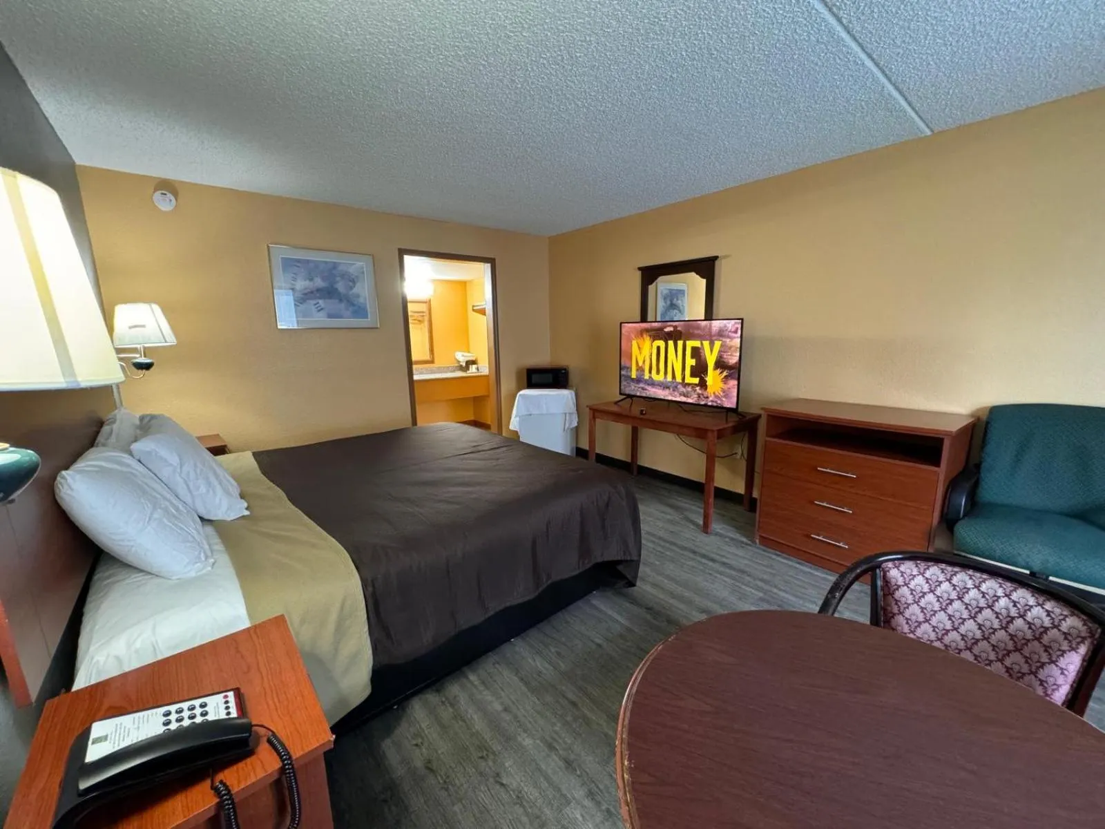 Bed in College Inn Spartanburg