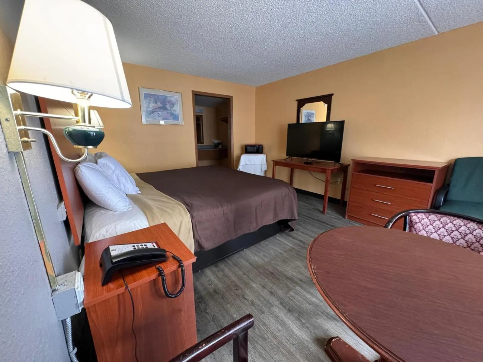 Bed in College Inn Spartanburg