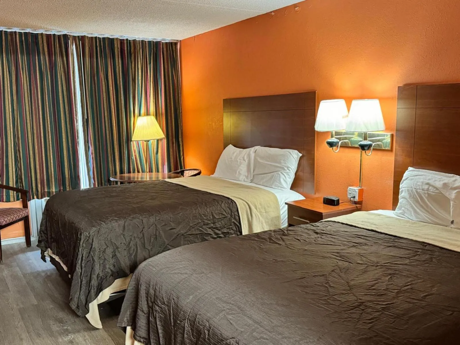 Bedroom, Bed in College Inn Spartanburg