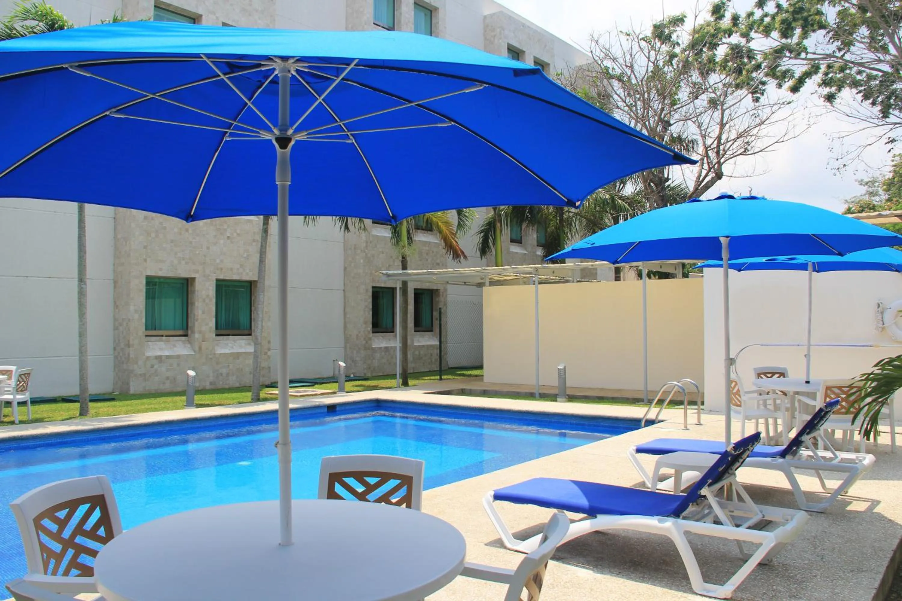Swimming Pool in Holiday Inn Express Paraiso - Dos Bocas
