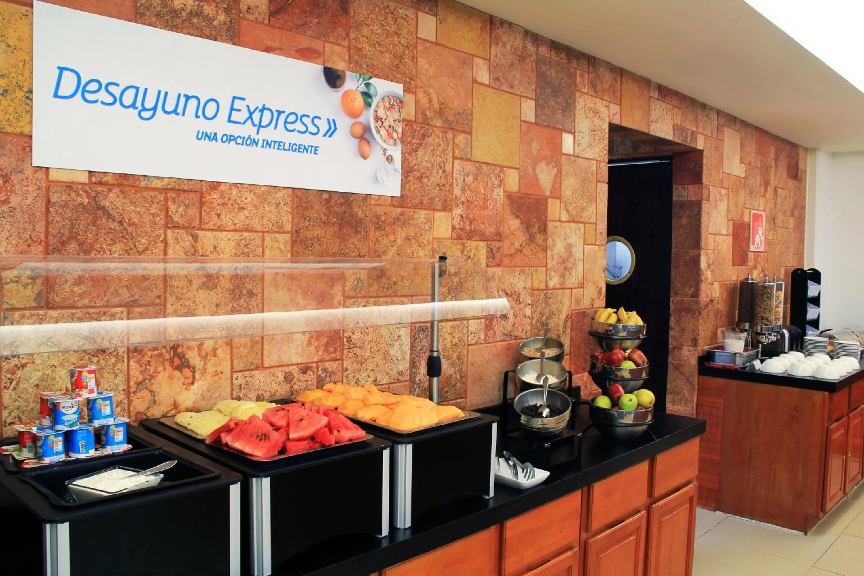 Breakfast, Food in Holiday Inn Express Paraiso - Dos Bocas