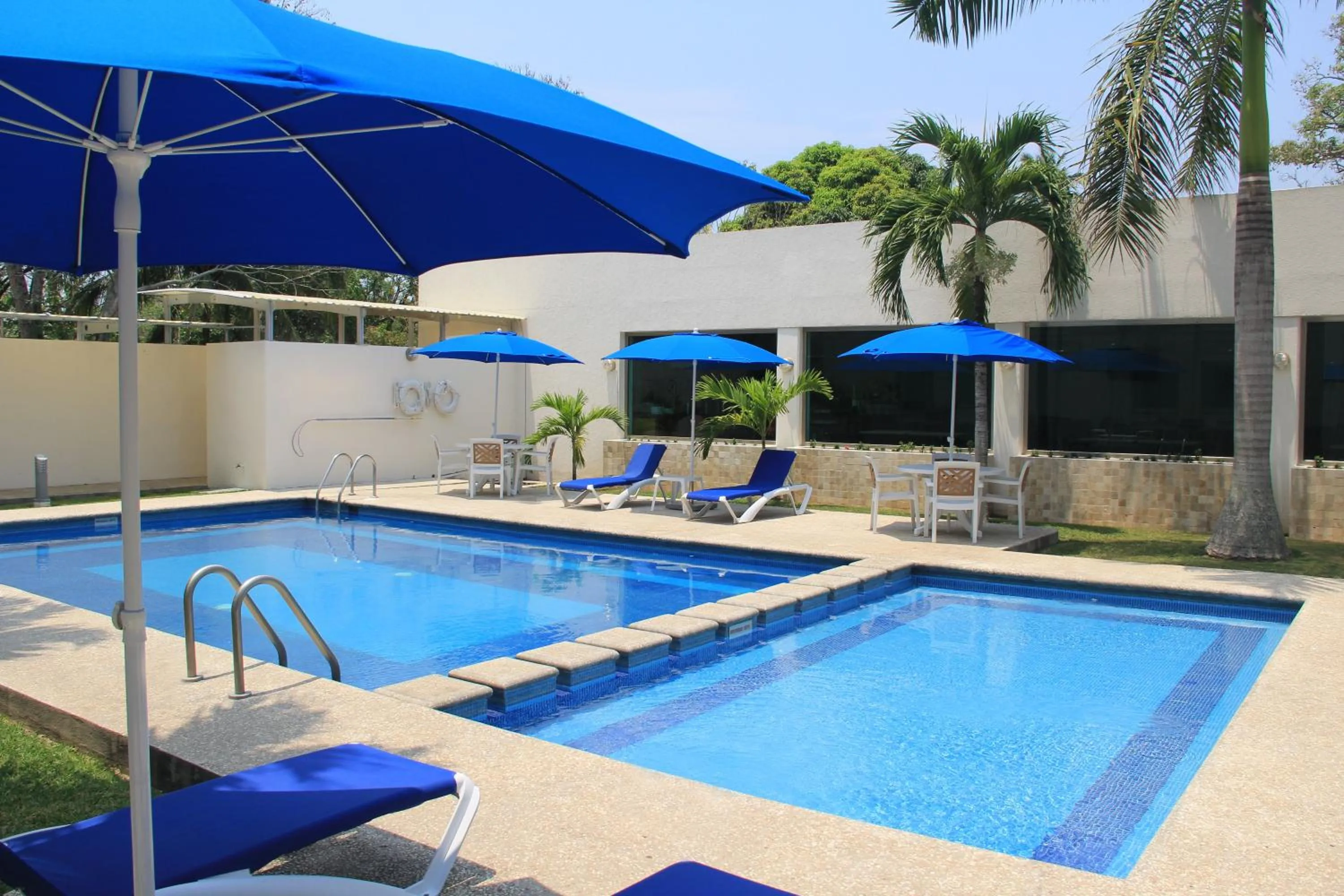 Swimming Pool in Holiday Inn Express Paraiso - Dos Bocas