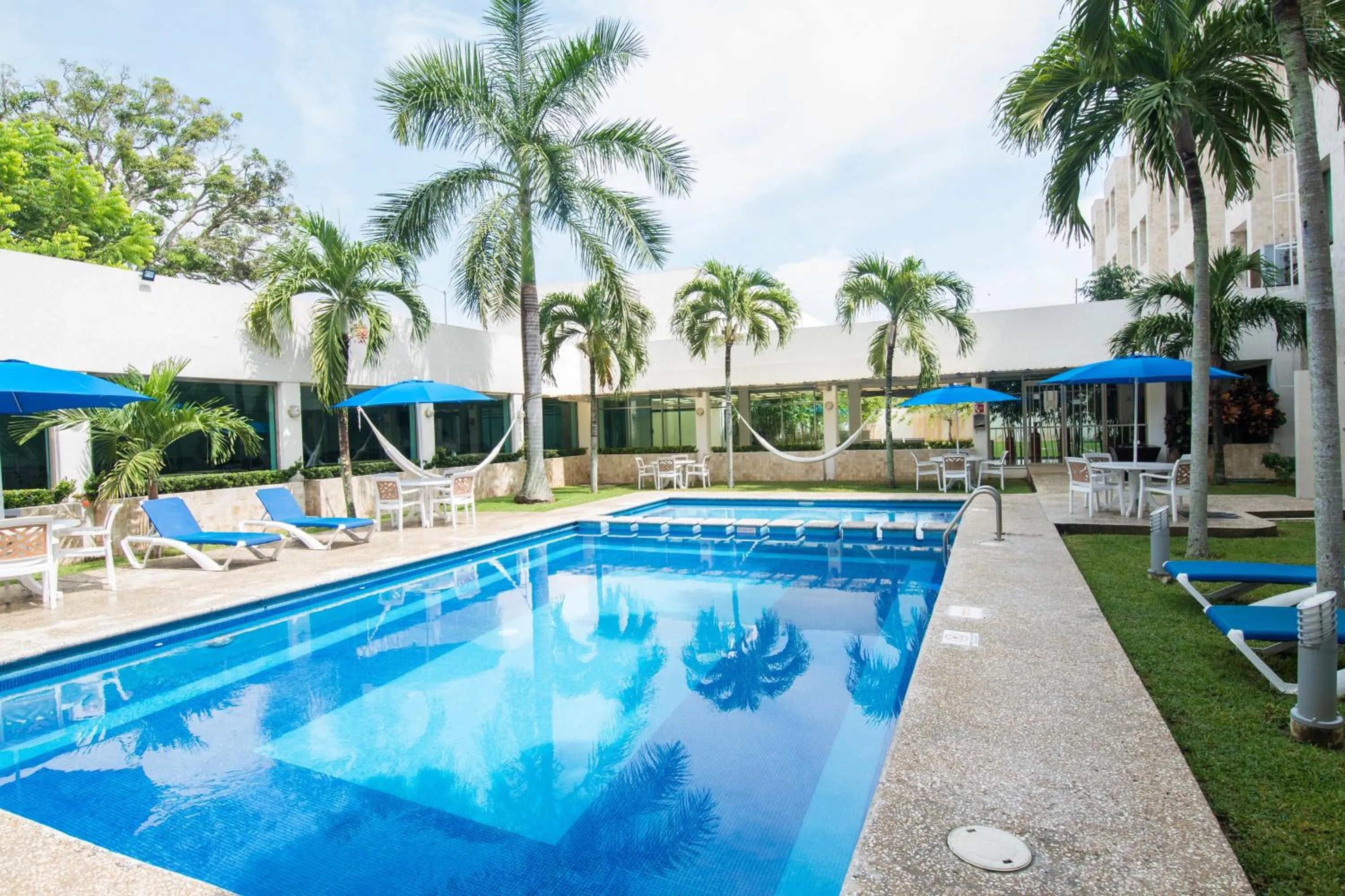 Swimming Pool in Holiday Inn Express Paraiso - Dos Bocas