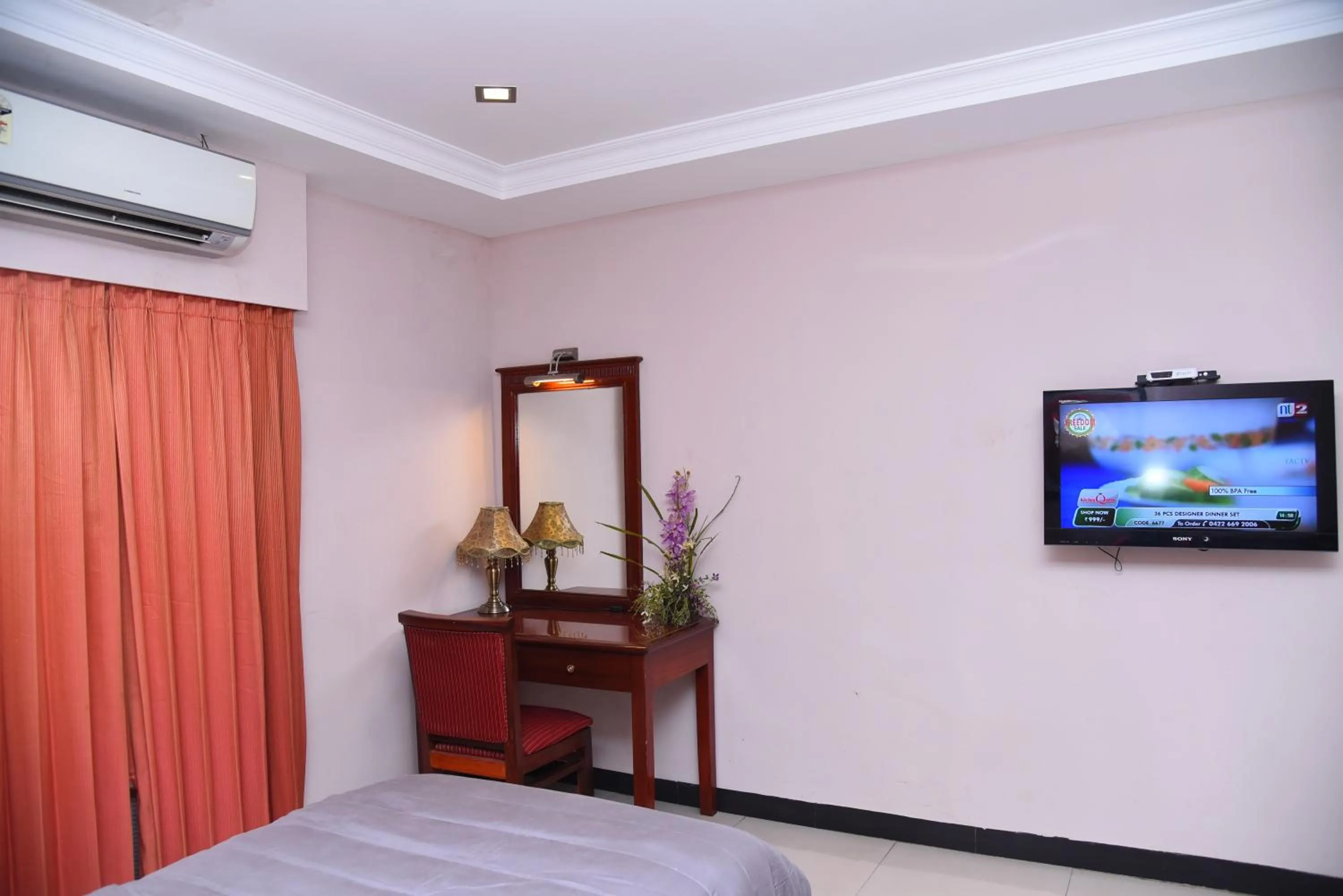TV and multimedia in Hotel Subhalakshmi Palace