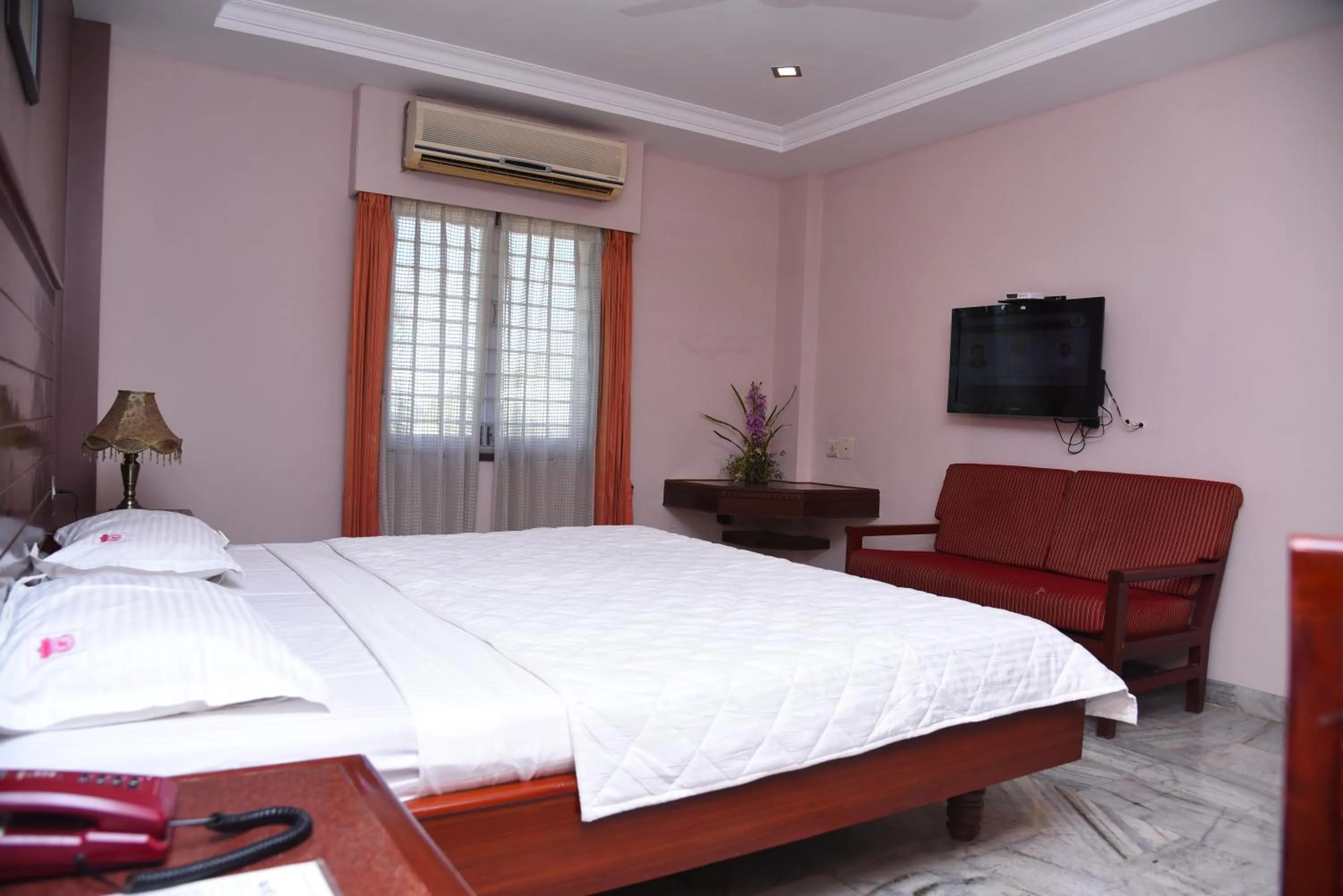 Bedroom, Bed in Hotel Subhalakshmi Palace