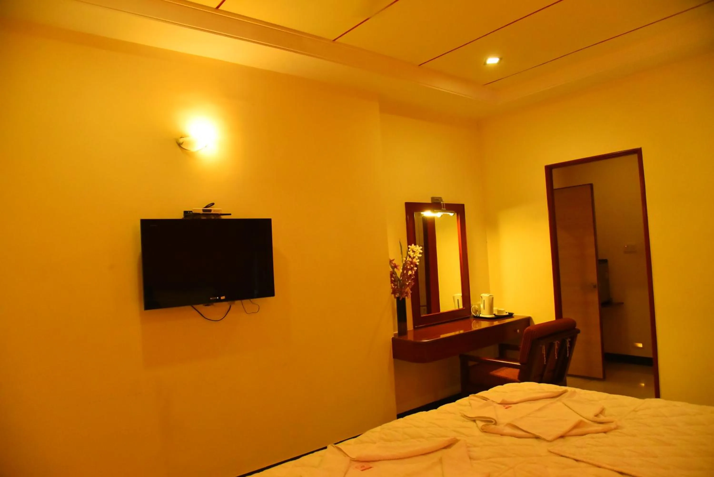 TV and multimedia, Bed in Hotel Subhalakshmi Palace