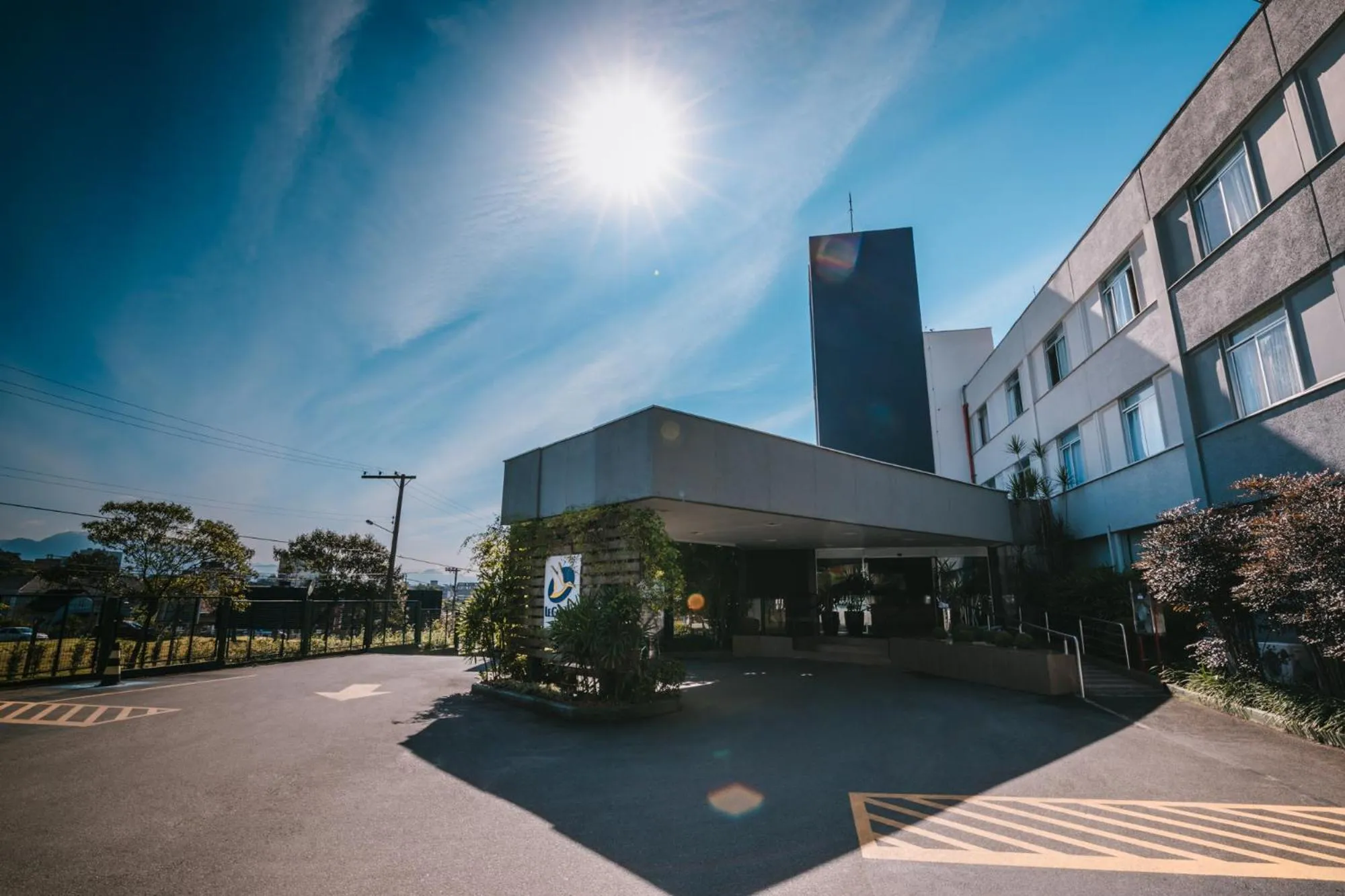 Facade/entrance in Le CanarD Joinville