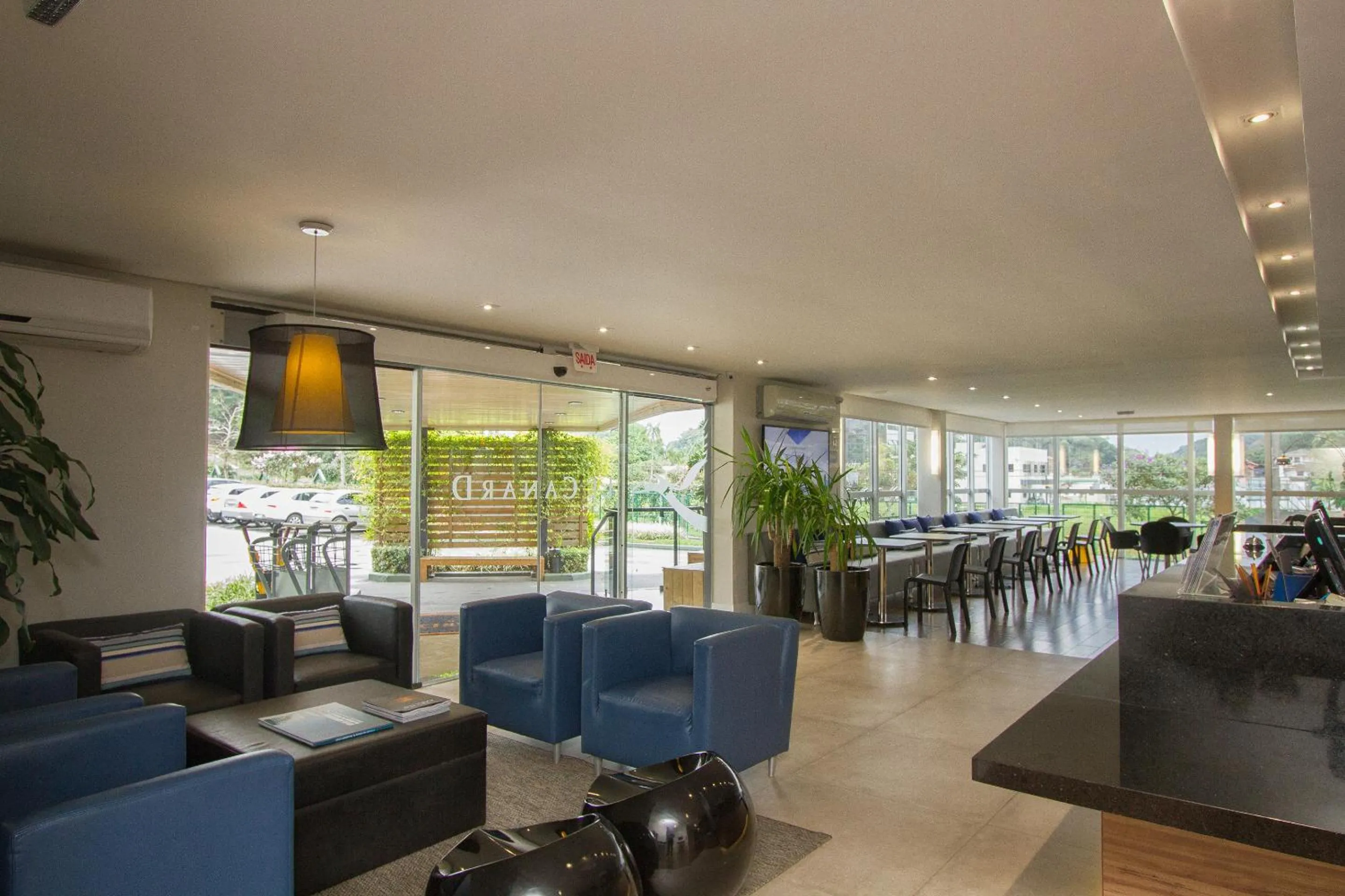 Lobby or reception in Le CanarD Joinville