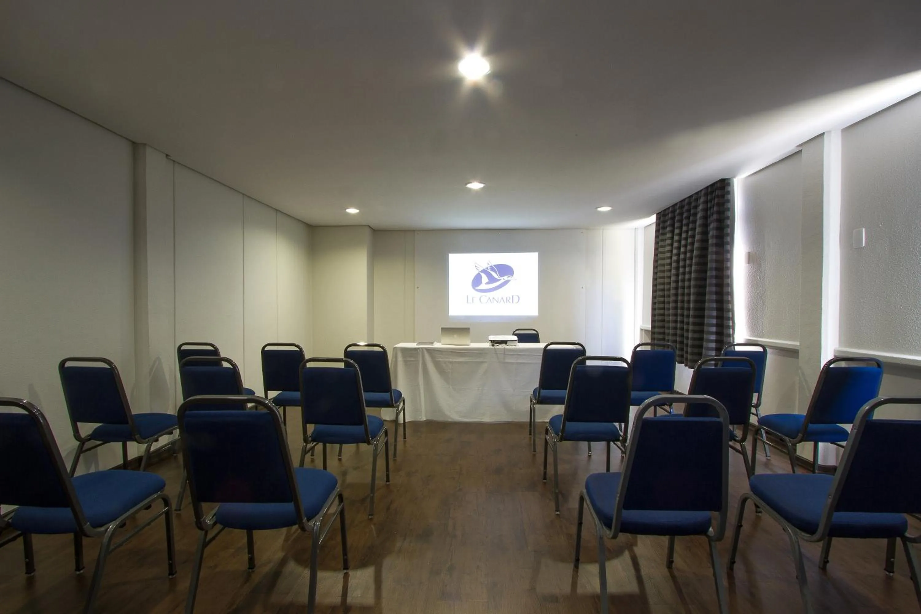 Business facilities in Le CanarD Joinville