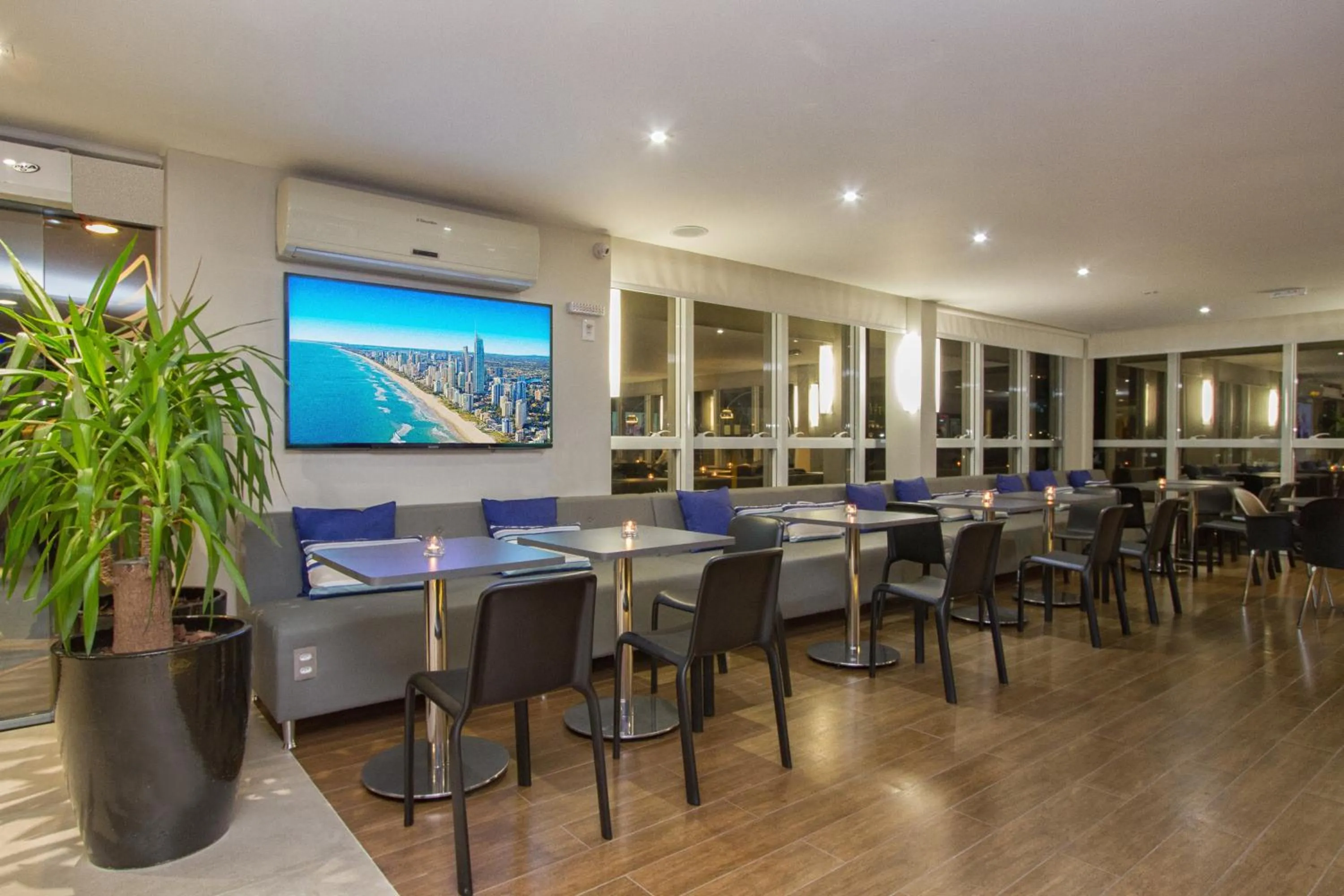 Restaurant/places to eat in Le CanarD Joinville