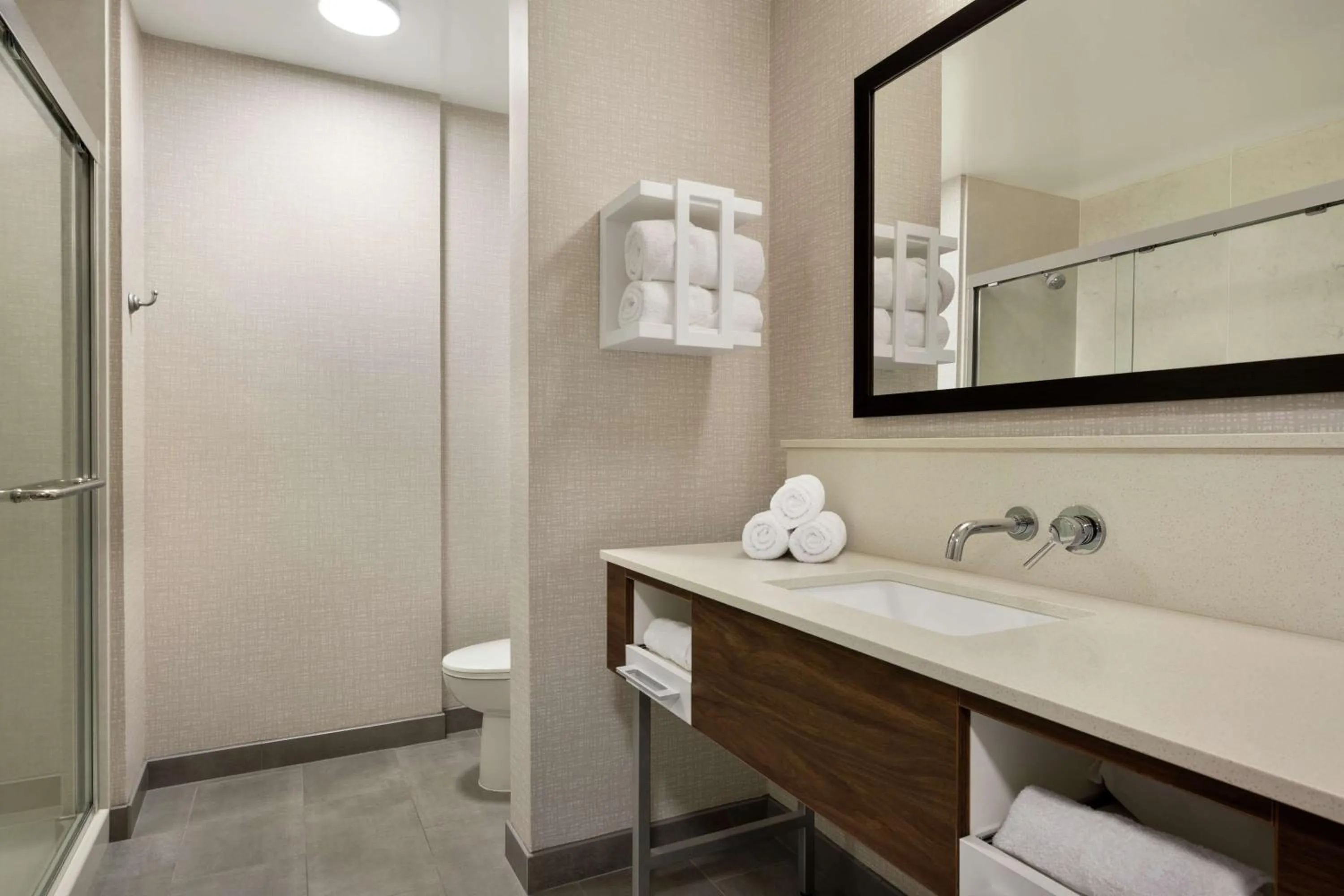 Bathroom in Hampton Inn & Suites Tacoma/Puyallup