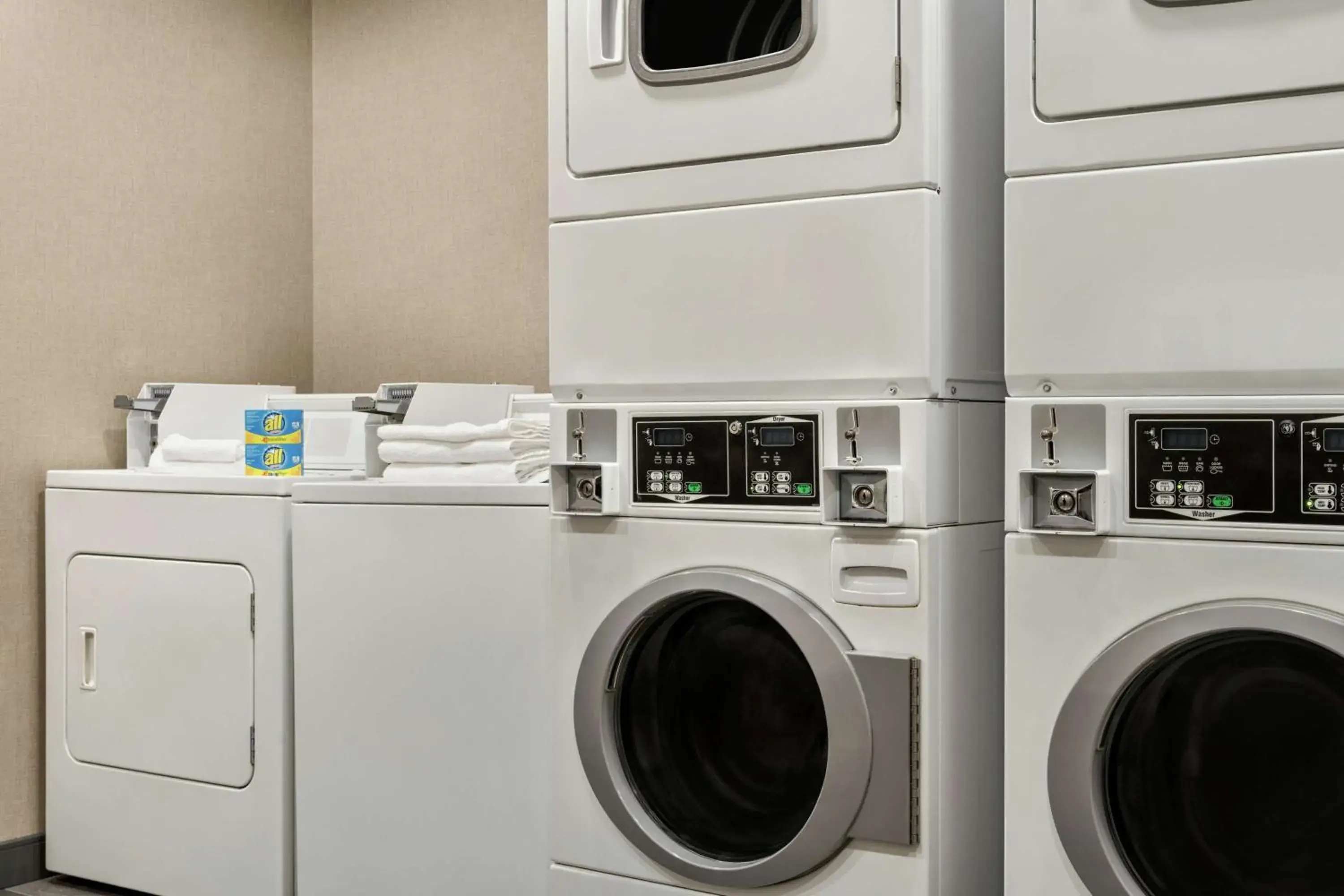 Property building in Hampton Inn & Suites Tacoma/Puyallup Property building in Hampton Inn & Suites Tacoma/Puyallup