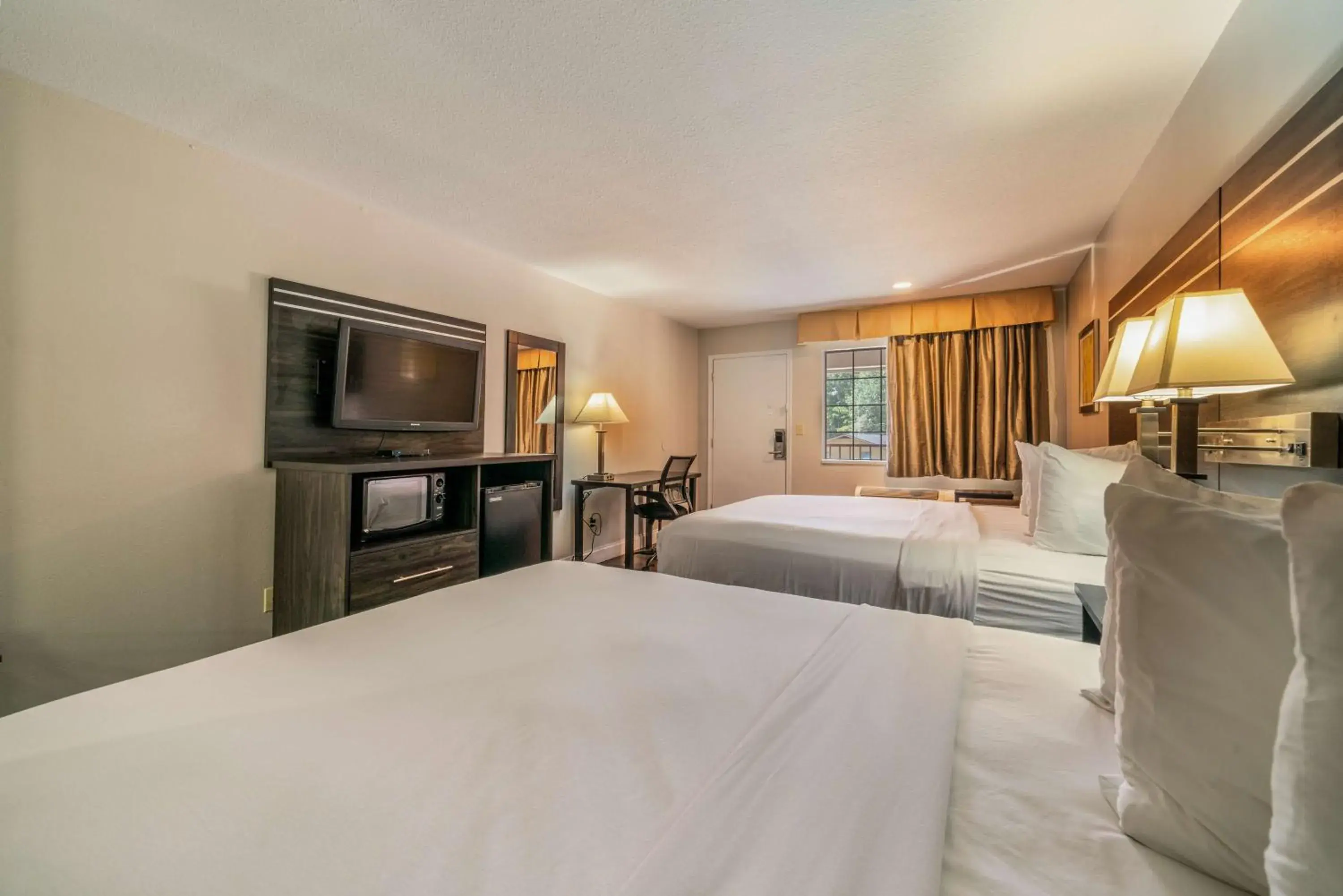 Photo of the whole room, Bed in Best Western Inn of Jasper Photo of the whole room, Bed in Best Western Inn of Jasper