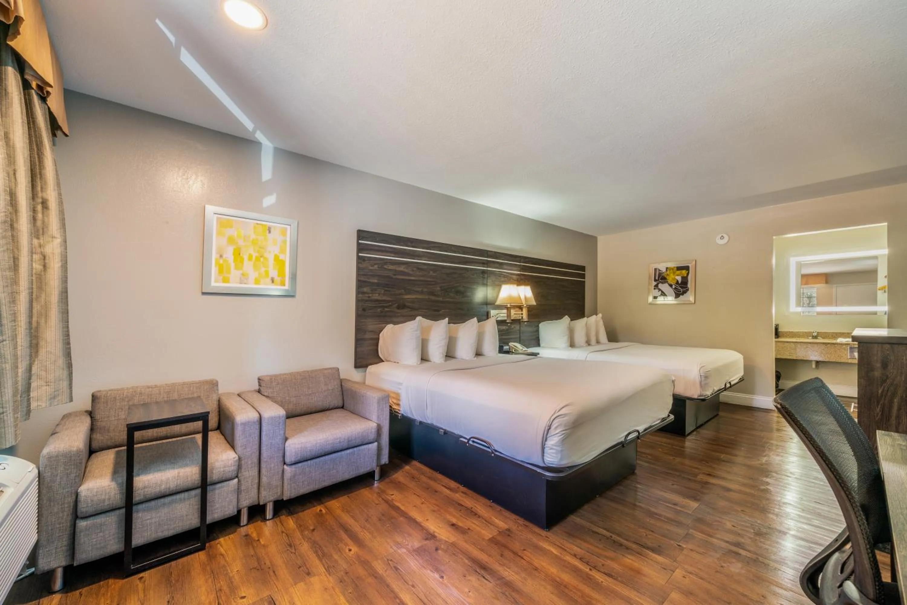 Photo of the whole room, Bed in Best Western Inn of Jasper