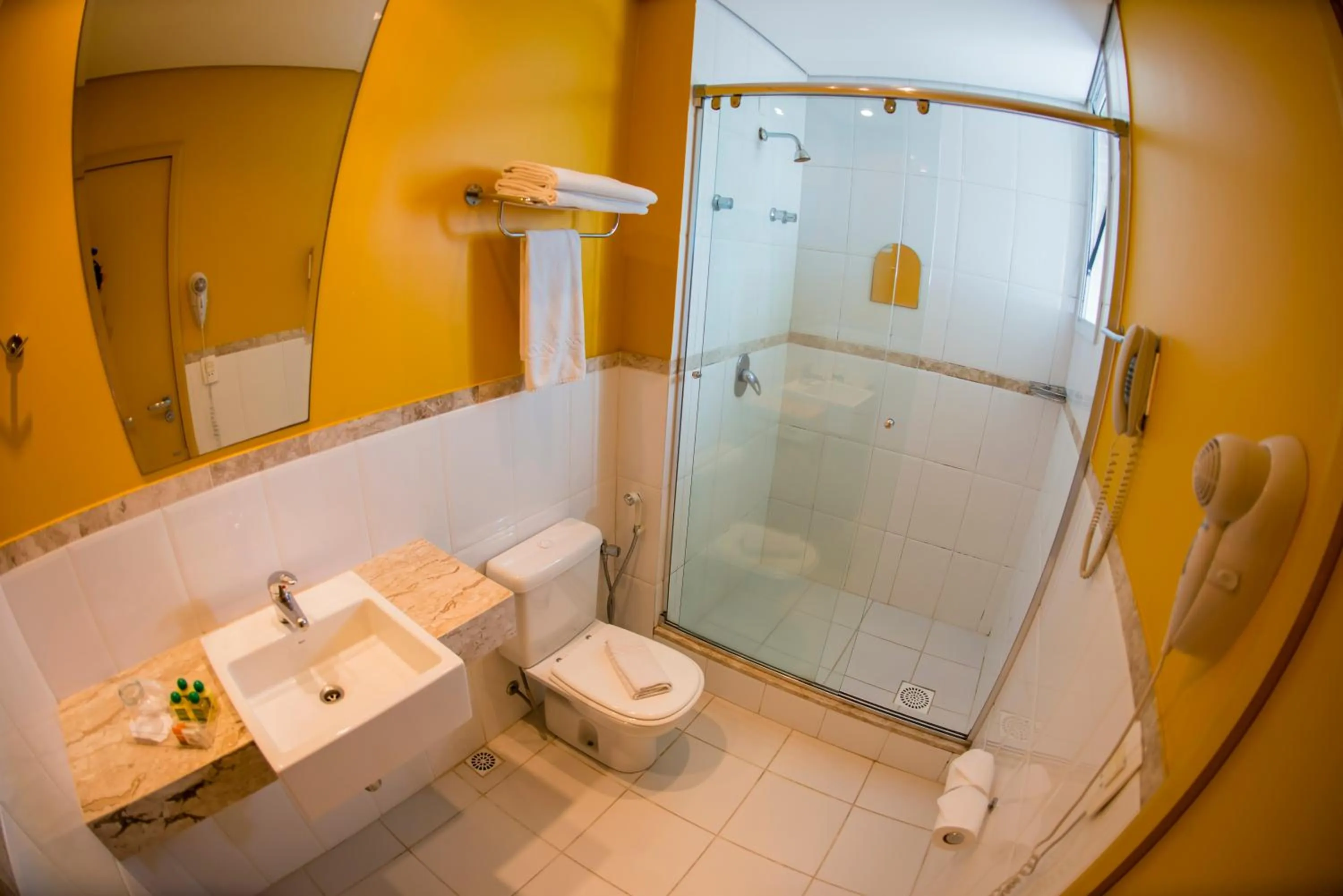 Bathroom in Favorita Golden Hotel e Eventos