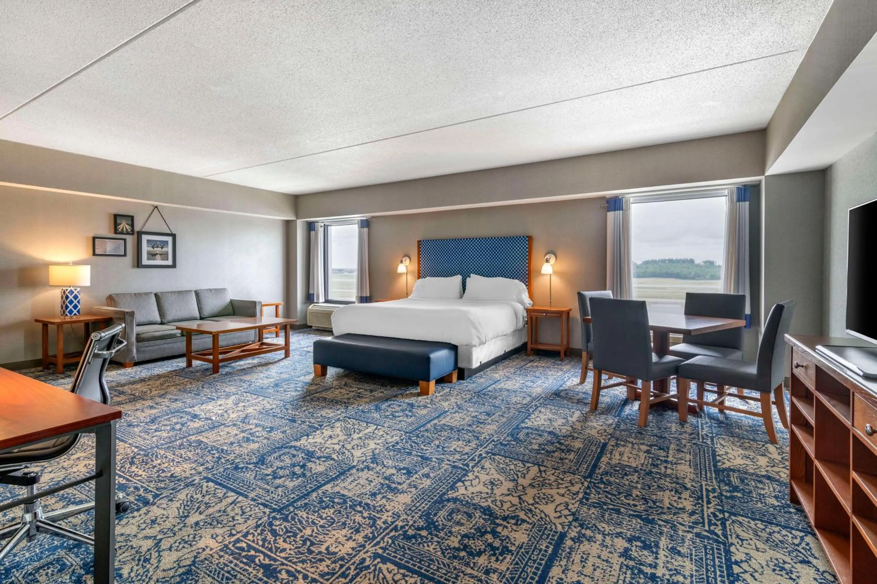 Bed in Bangor Aviator Hotel BW Premier Collection